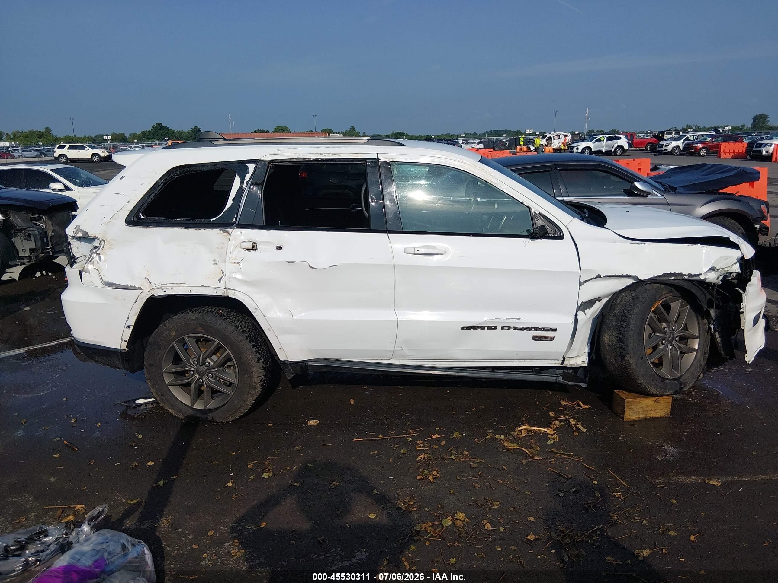 2016 Jeep Grand Cherokee 75th Anniversary White vin: 1C4RJFAG9GC480910