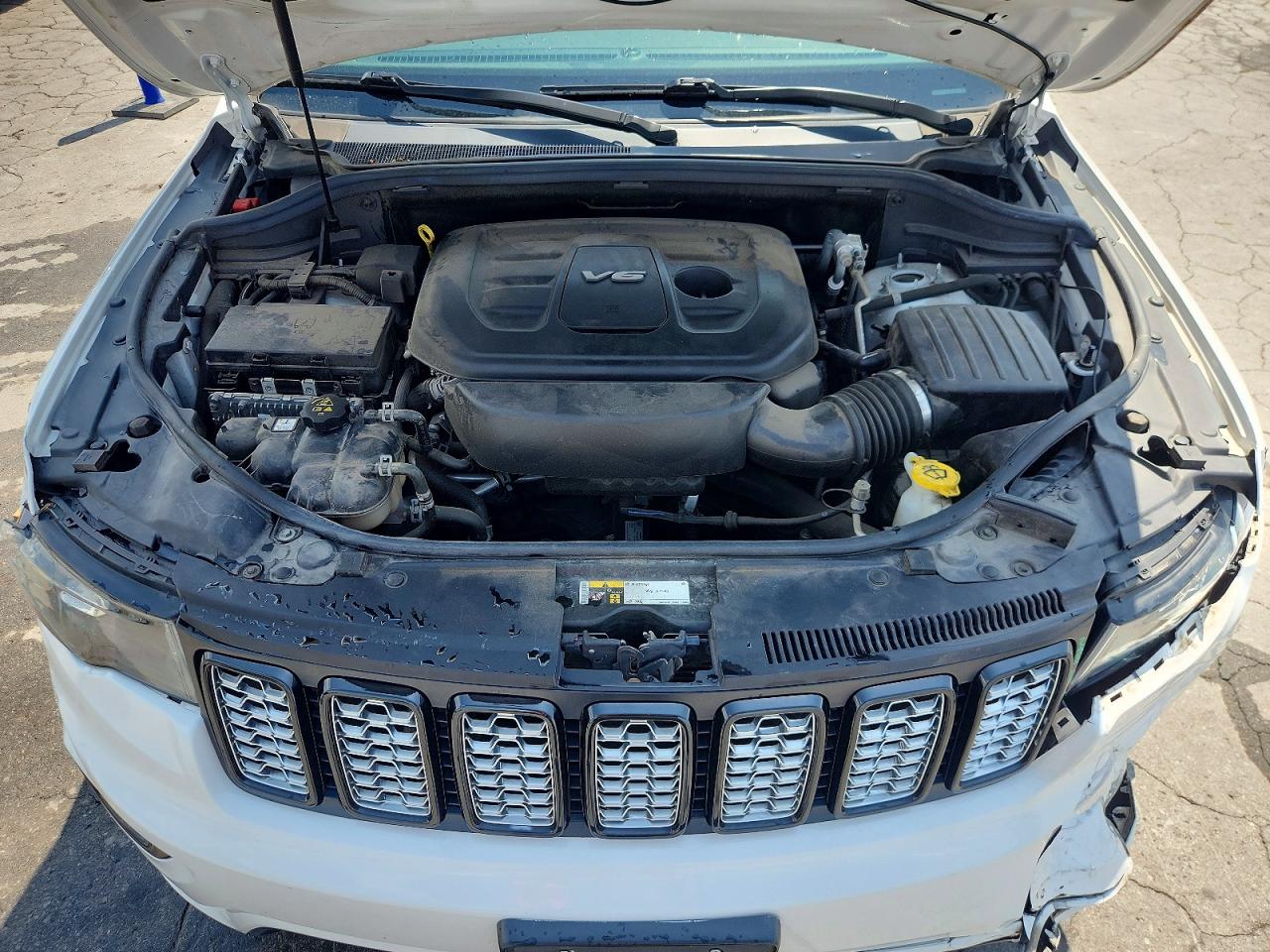 2018 Jeep Grand Cherokee Laredo White vin: 1C4RJFAG9JC488383