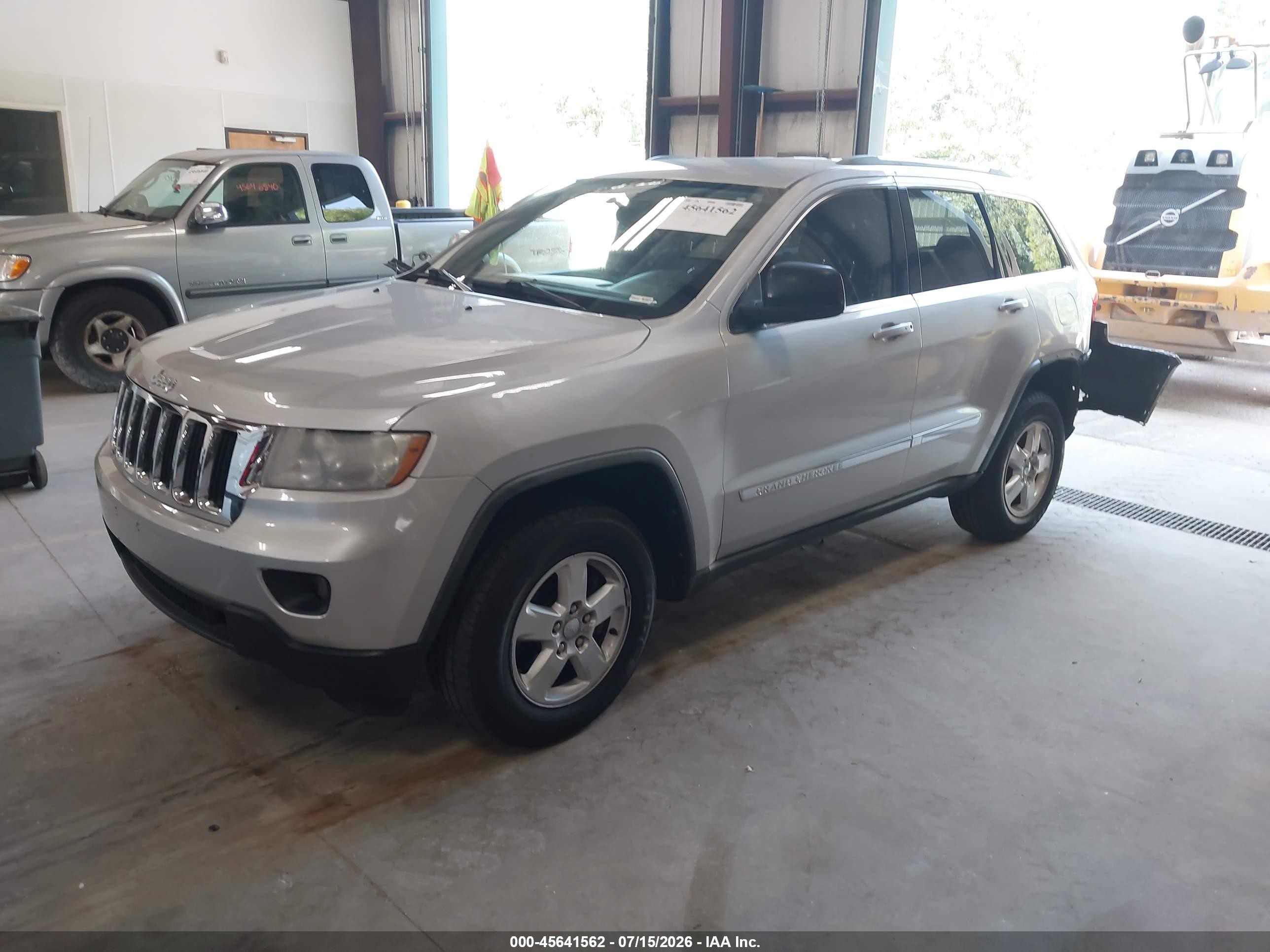 2012 Jeep Grand Cherokee Laredo Silver vin: 1C4RJFAGXCC128915