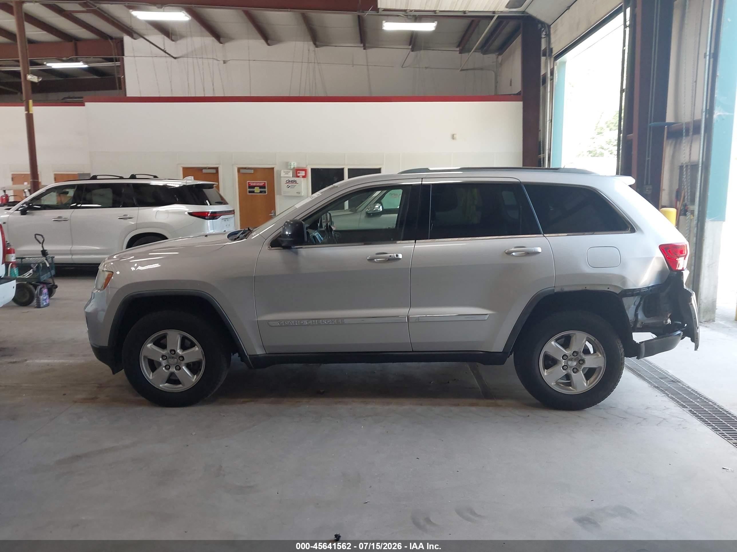 2012 Jeep Grand Cherokee Laredo Silver vin: 1C4RJFAGXCC128915