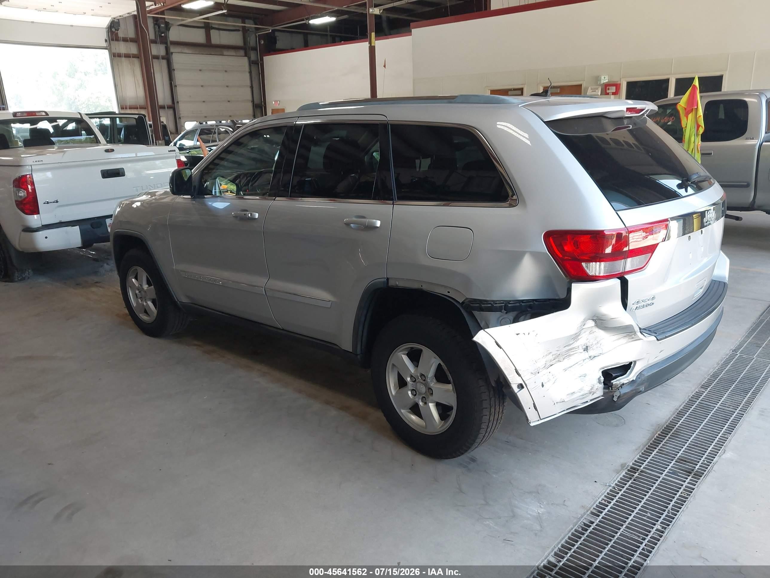 2012 Jeep Grand Cherokee Laredo Silver vin: 1C4RJFAGXCC128915