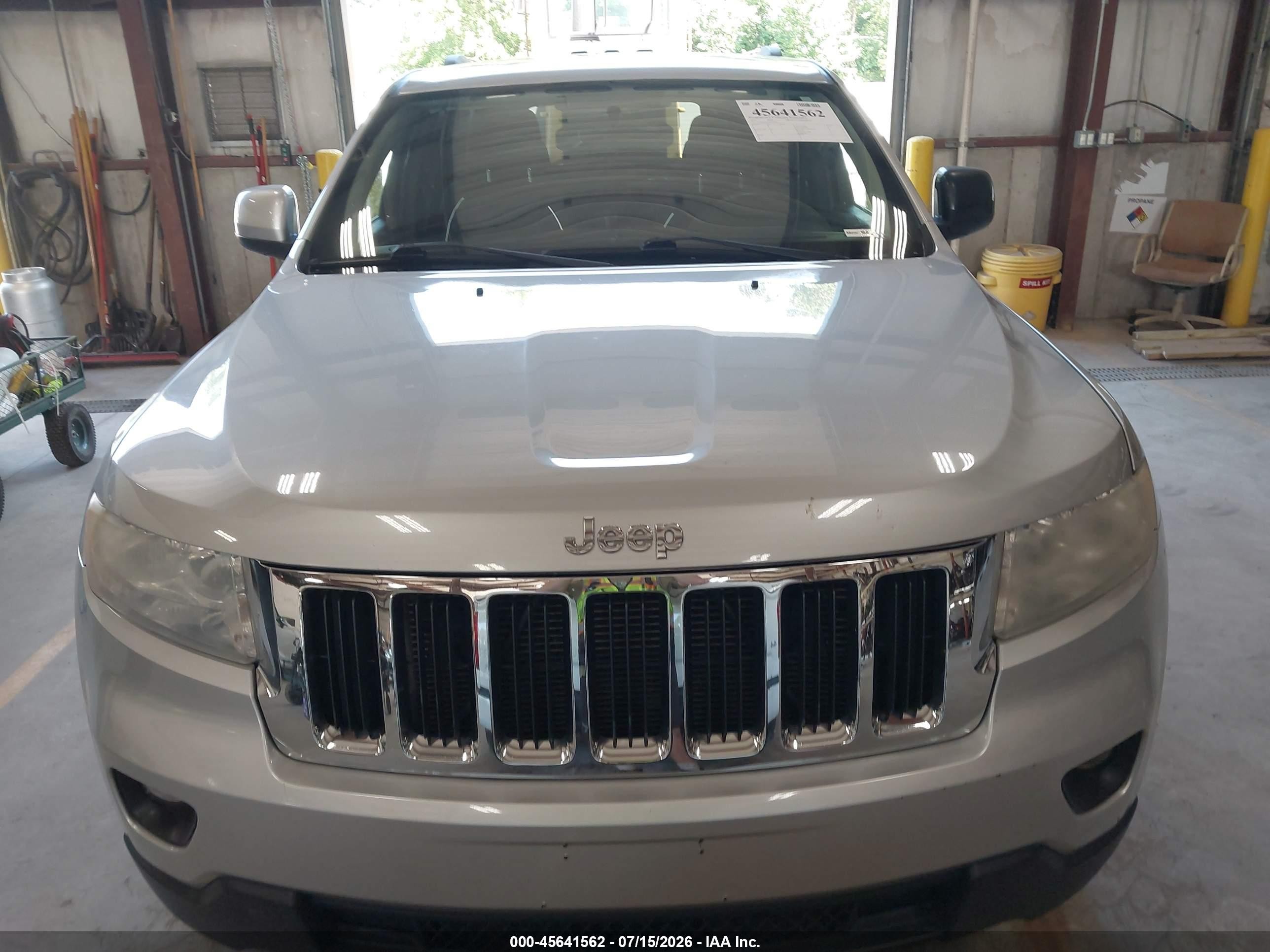 2012 Jeep Grand Cherokee Laredo Silver vin: 1C4RJFAGXCC128915