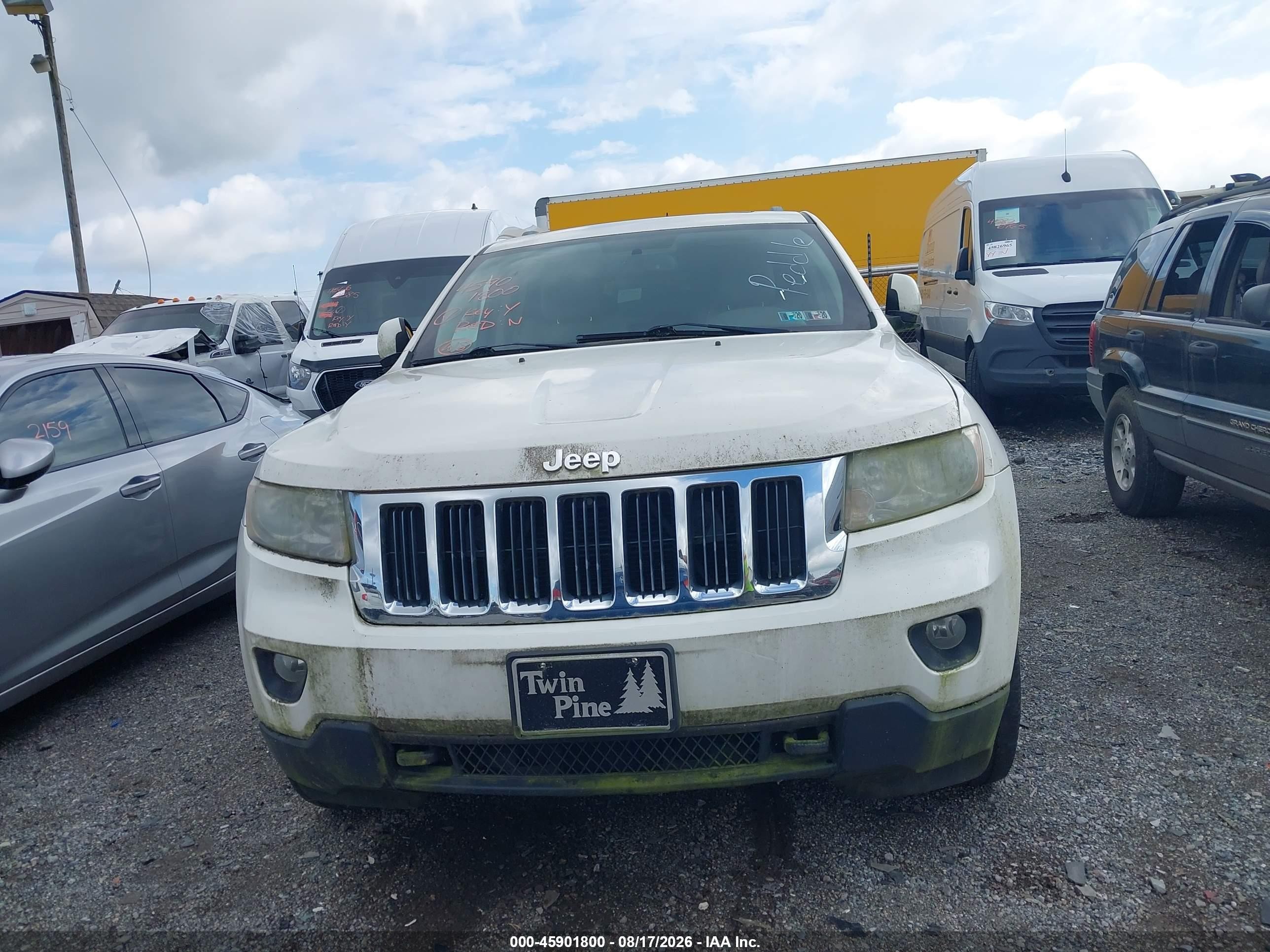 2012 Jeep Grand Cherokee Laredo Белый vin: 1C4RJFAGXCC132737