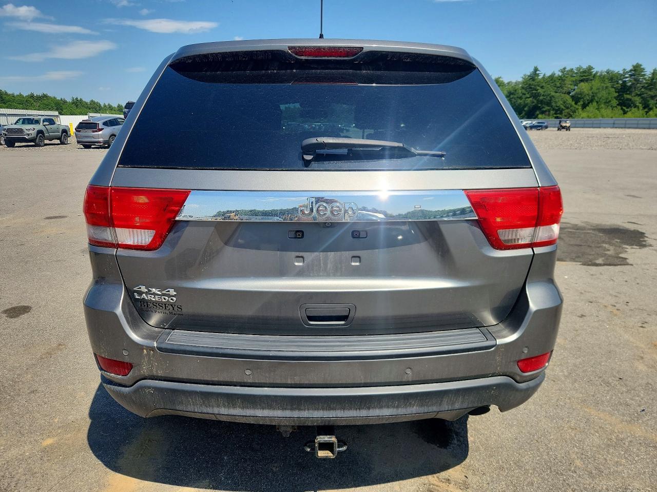 2012 Jeep Grand Cherokee Laredo Серый vin: 1C4RJFAGXCC150526