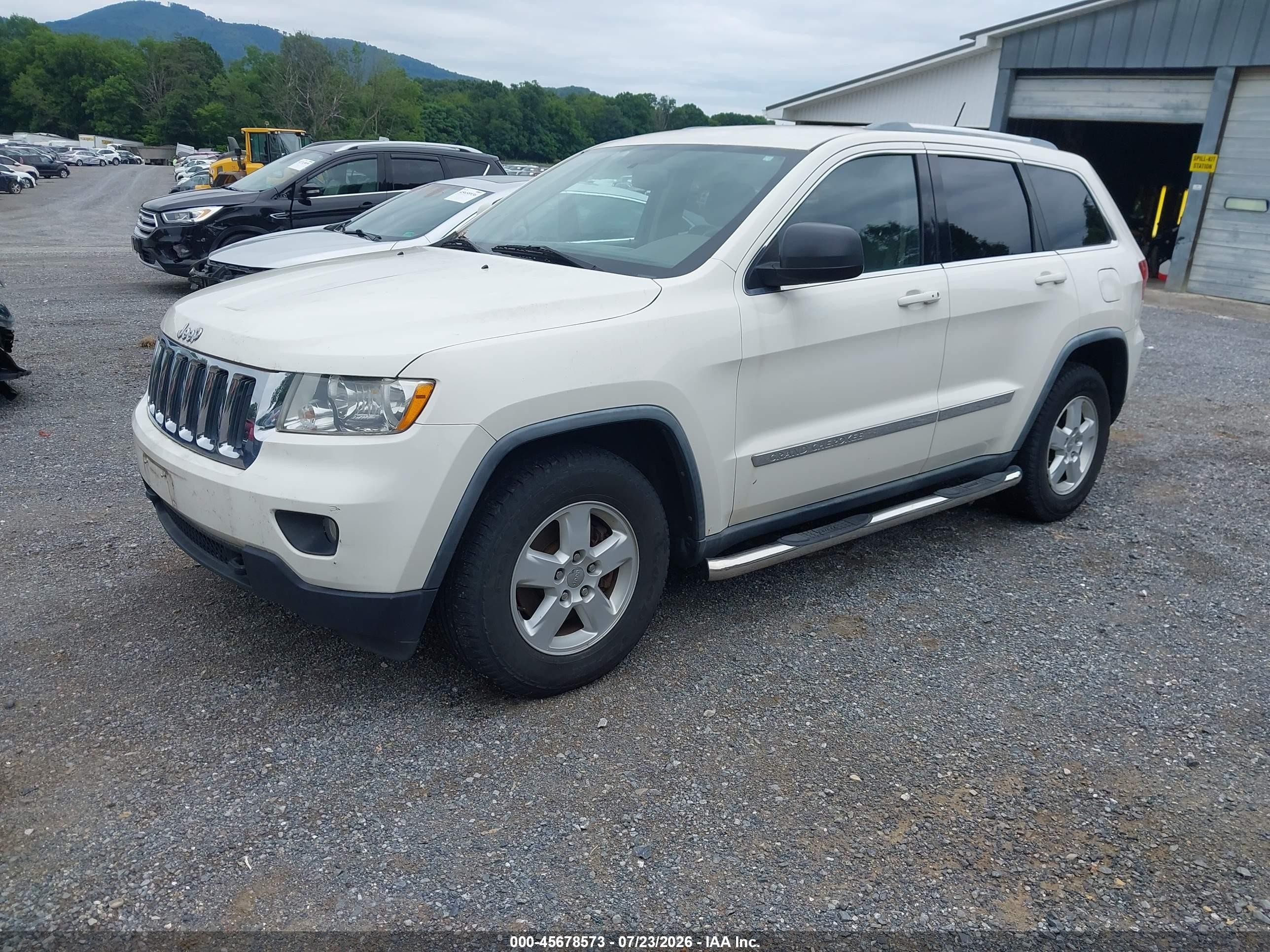 2012 Jeep Grand Cherokee Laredo Белый vin: 1C4RJFAGXCC155743
