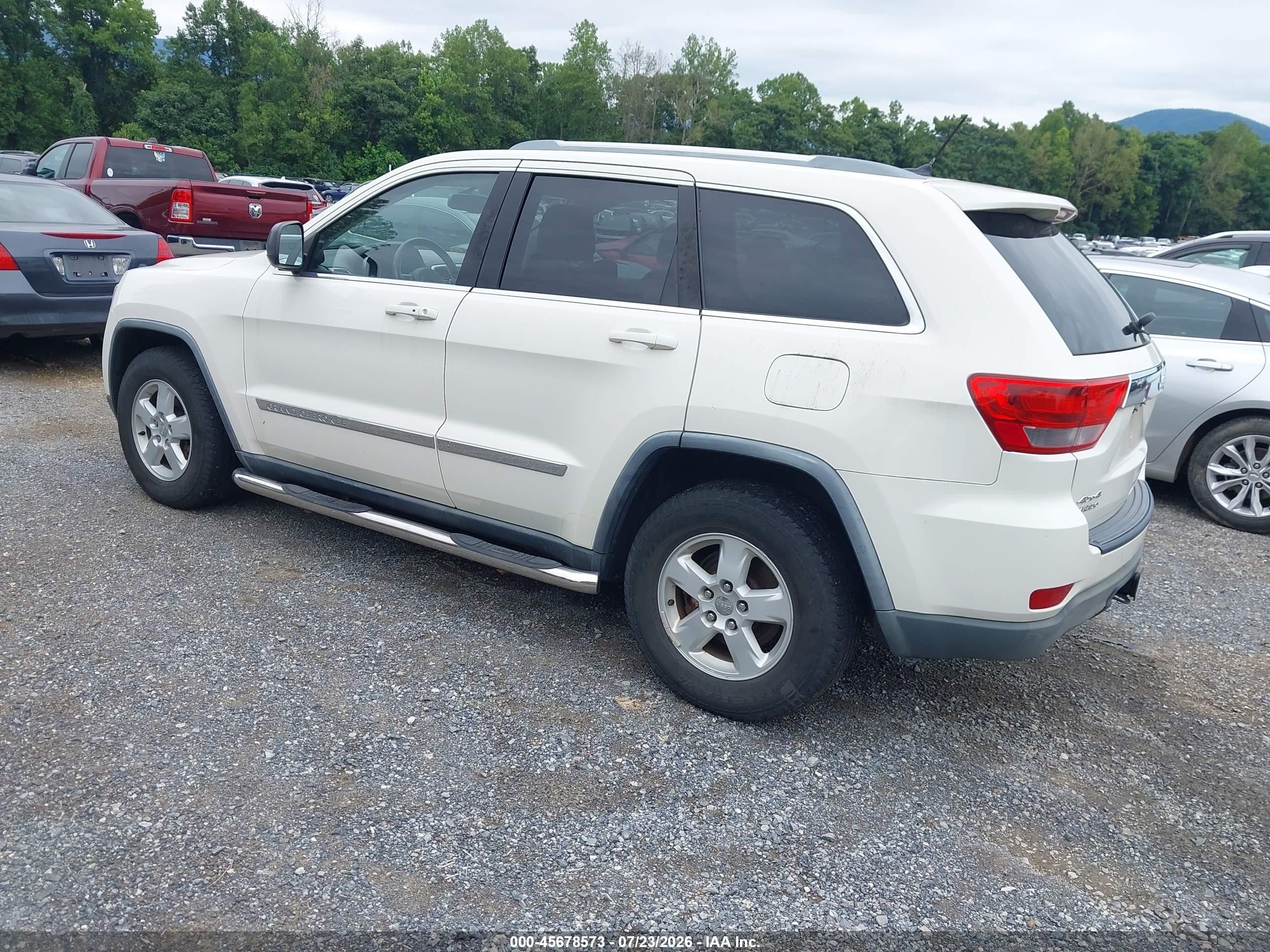 2012 Jeep Grand Cherokee Laredo Белый vin: 1C4RJFAGXCC155743