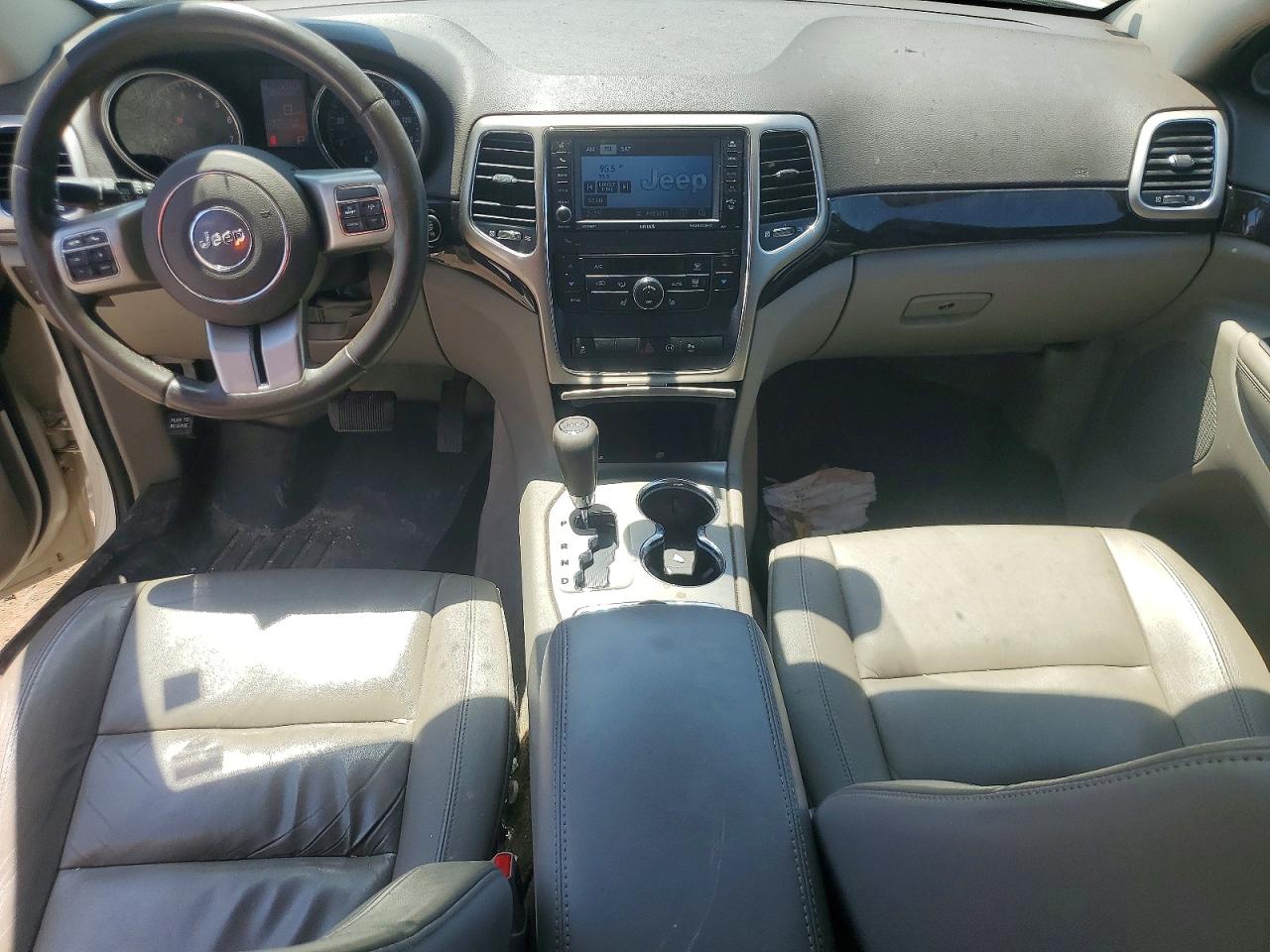 2012 Jeep Grand Cherokee Laredo White vin: 1C4RJFAGXCC242669