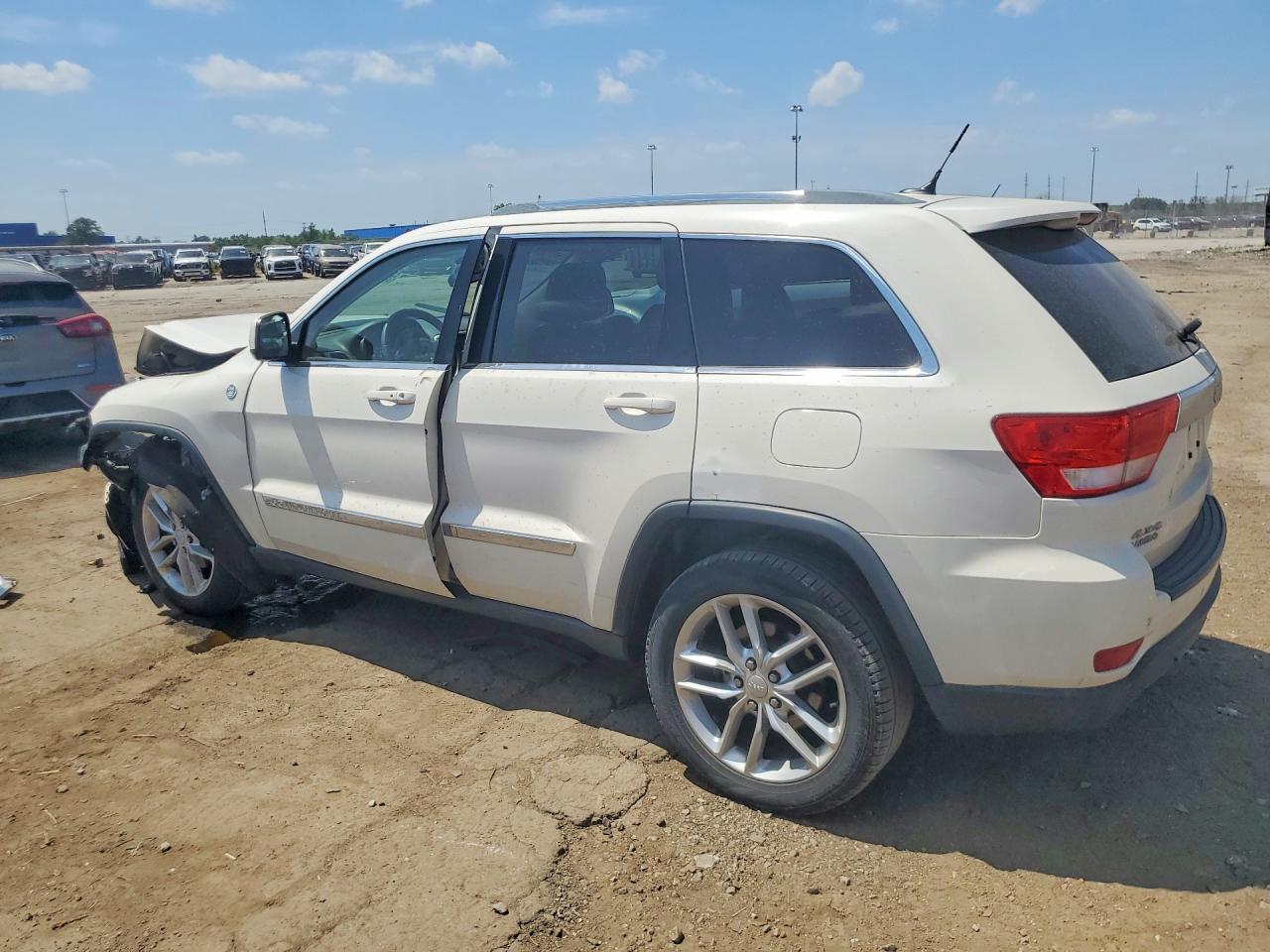 2012 Jeep Grand Cherokee Laredo White vin: 1C4RJFAGXCC242669
