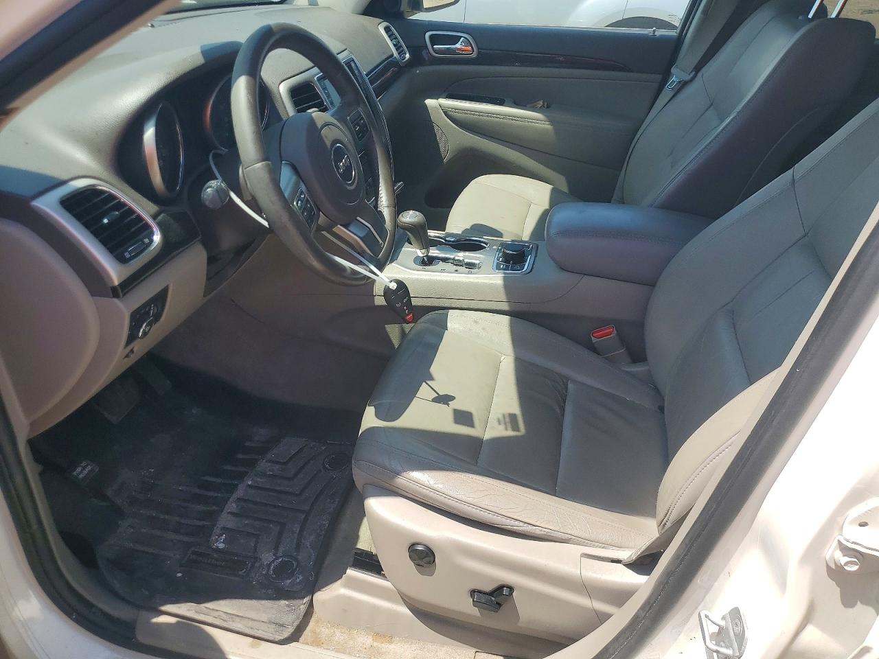 2012 Jeep Grand Cherokee Laredo White vin: 1C4RJFAGXCC242669