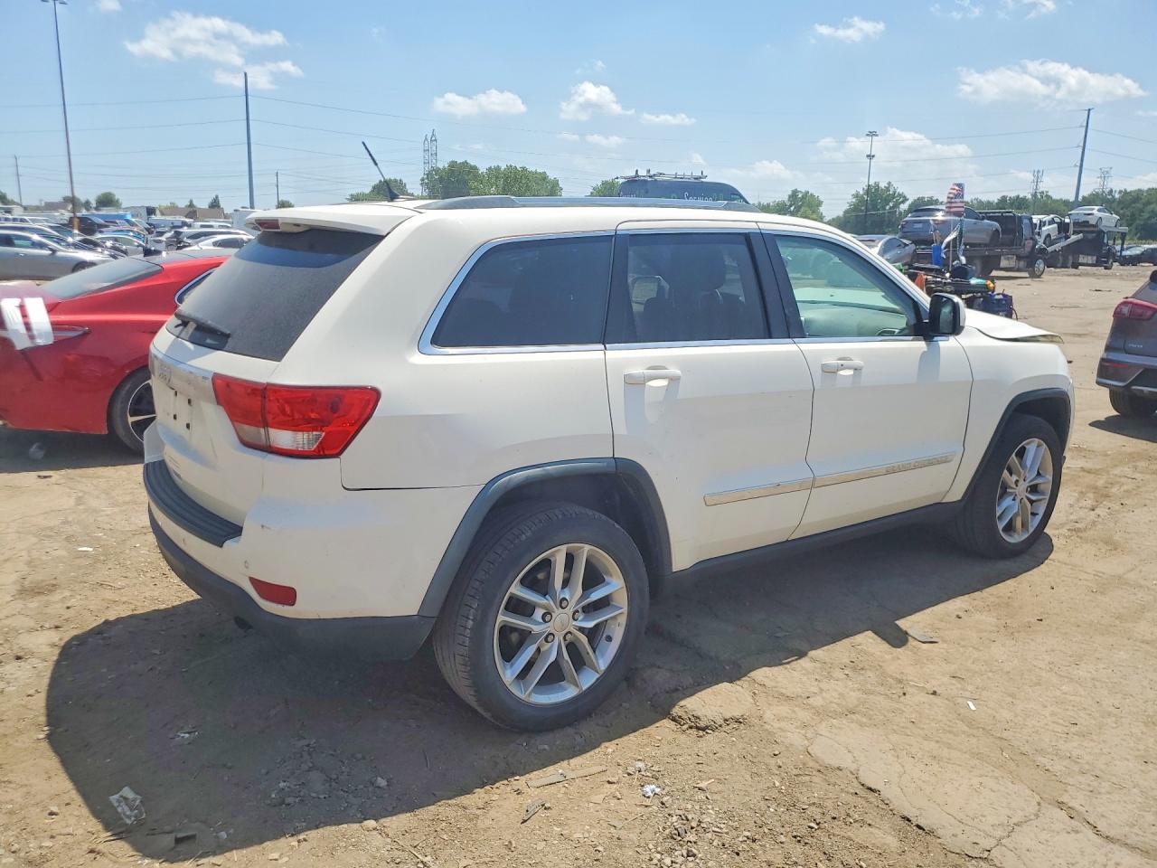 2012 Jeep Grand Cherokee Laredo White vin: 1C4RJFAGXCC242669