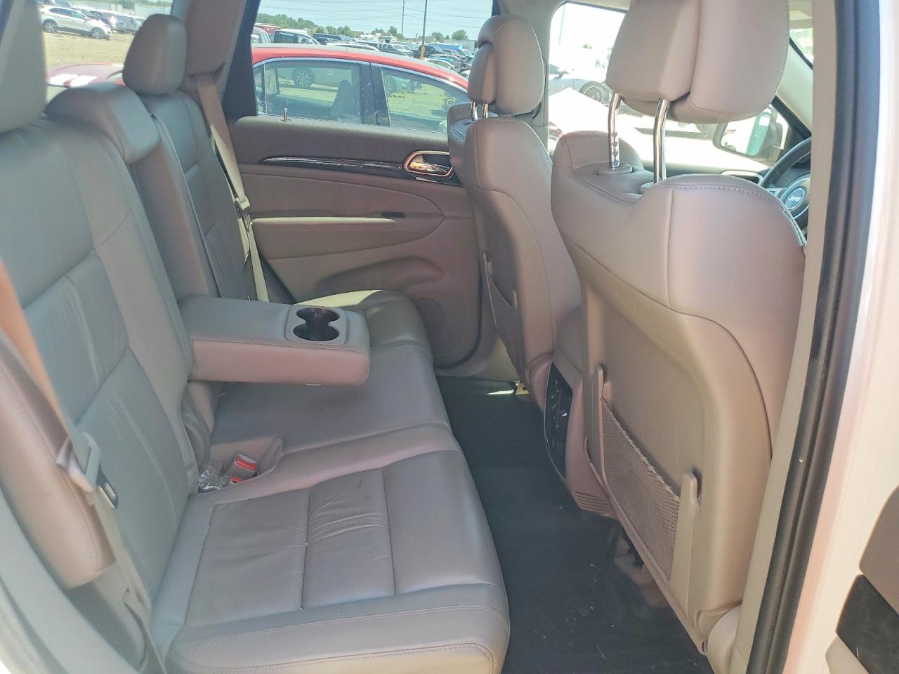 2012 Jeep Grand Cherokee Laredo White vin: 1C4RJFAGXCC242669