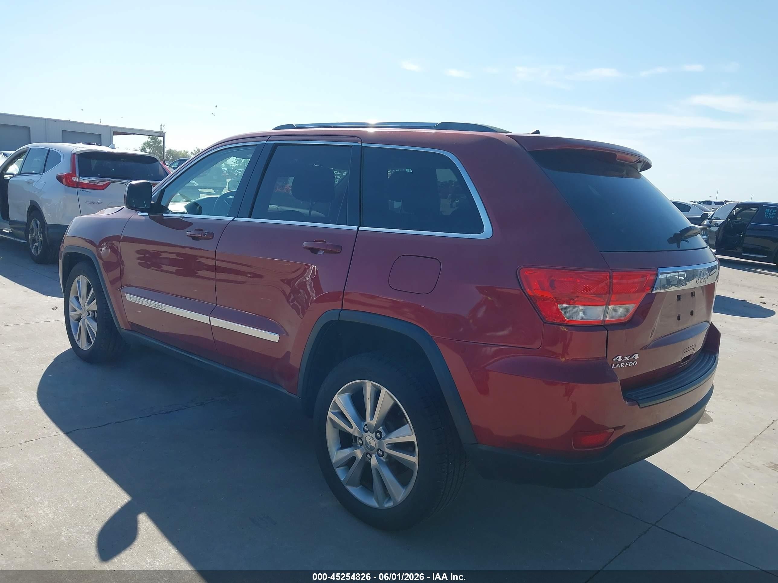 2012 Jeep Grand Cherokee Laredo Бордовый vin: 1C4RJFAGXCC288535