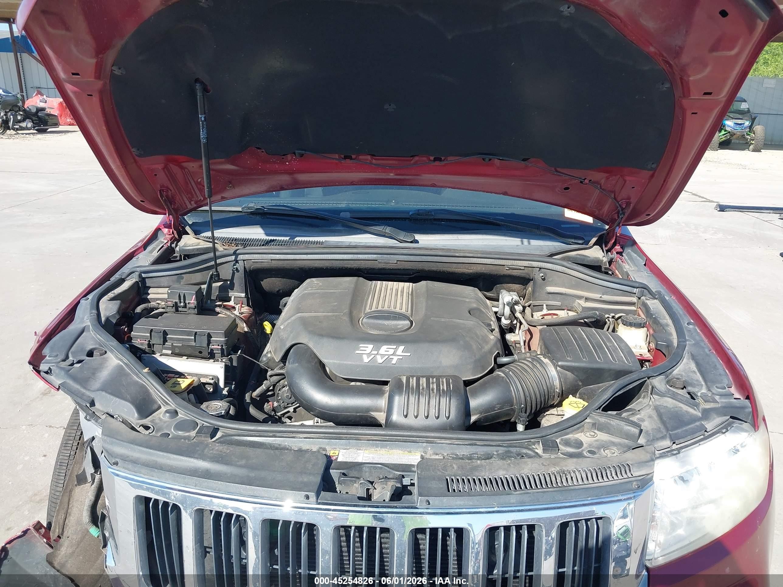 2012 Jeep Grand Cherokee Laredo Бордовый vin: 1C4RJFAGXCC288535