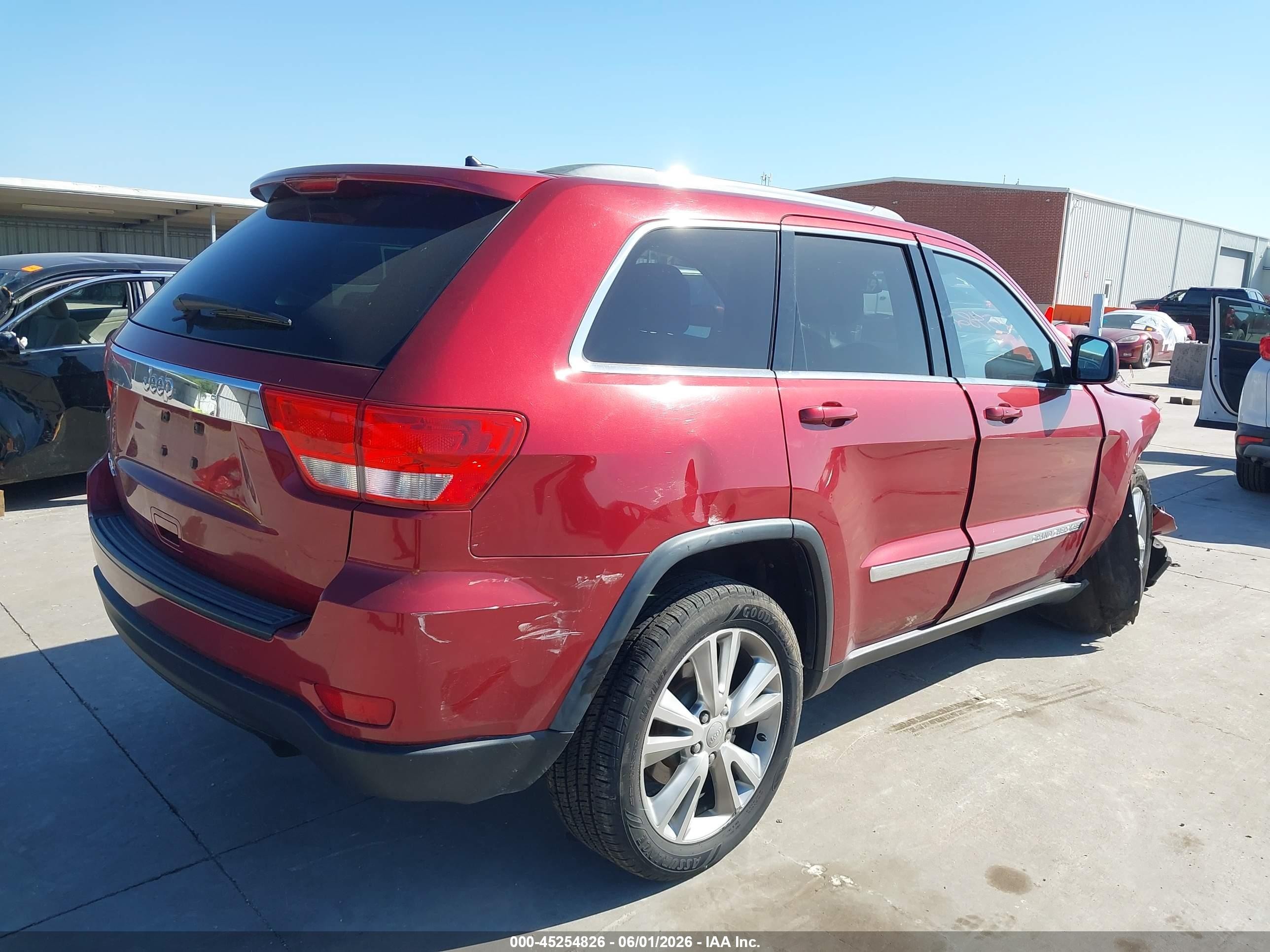 2012 Jeep Grand Cherokee Laredo Бордовый vin: 1C4RJFAGXCC288535