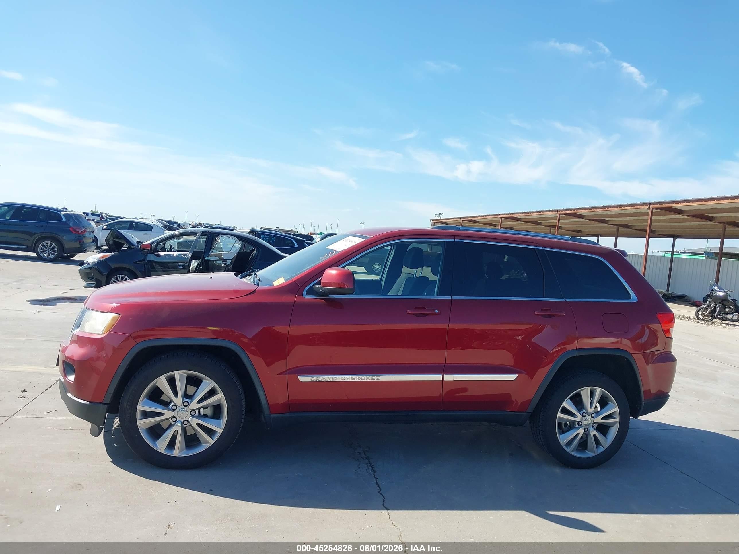 2012 Jeep Grand Cherokee Laredo Бордовый vin: 1C4RJFAGXCC288535