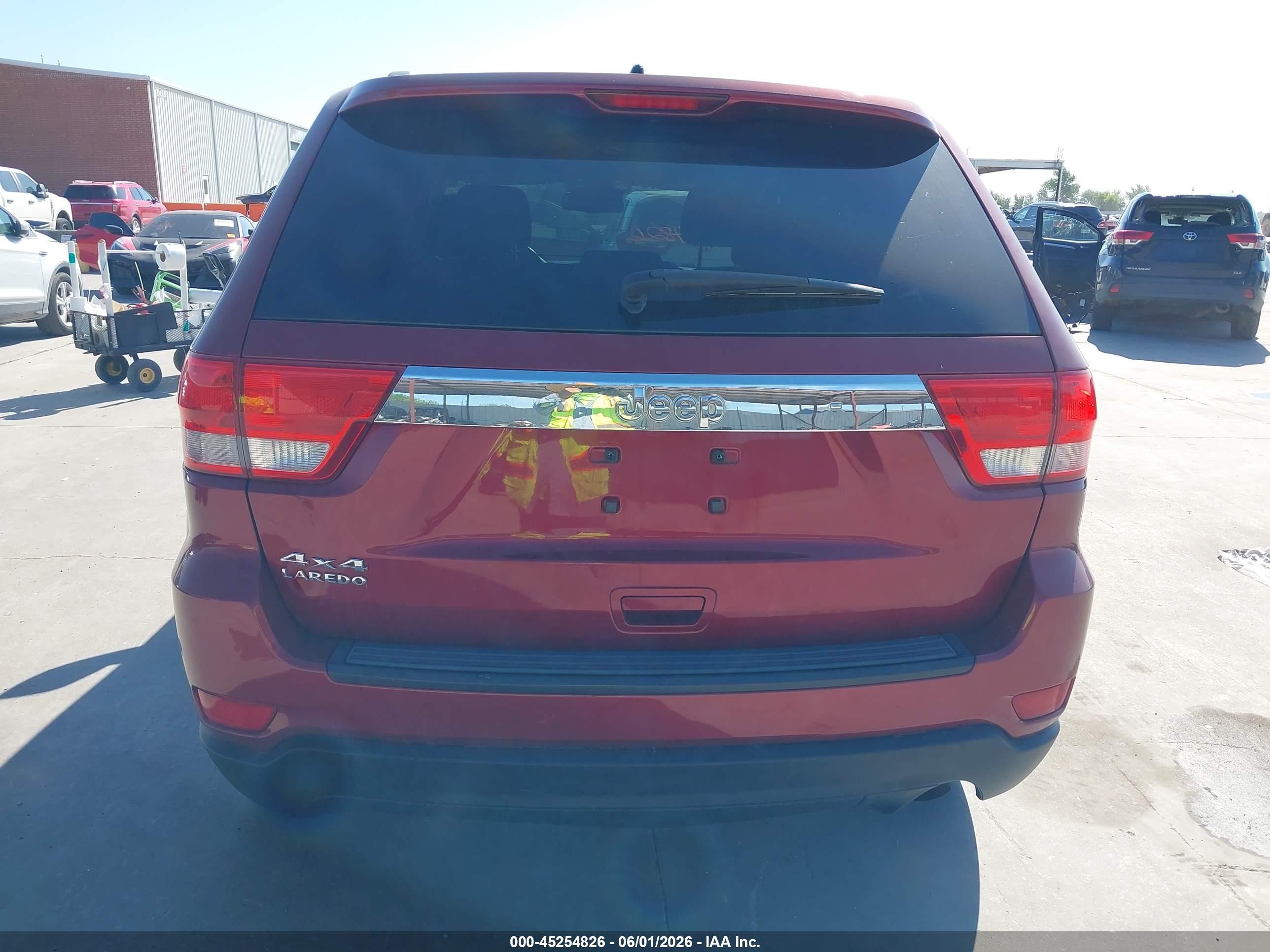 2012 Jeep Grand Cherokee Laredo Бордовый vin: 1C4RJFAGXCC288535