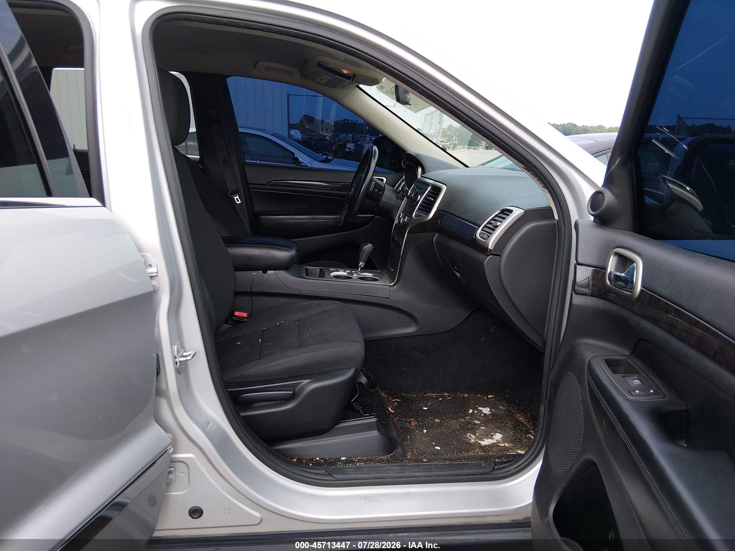 2012 Jeep Grand Cherokee Laredo Серебряный vin: 1C4RJFAGXCC348670