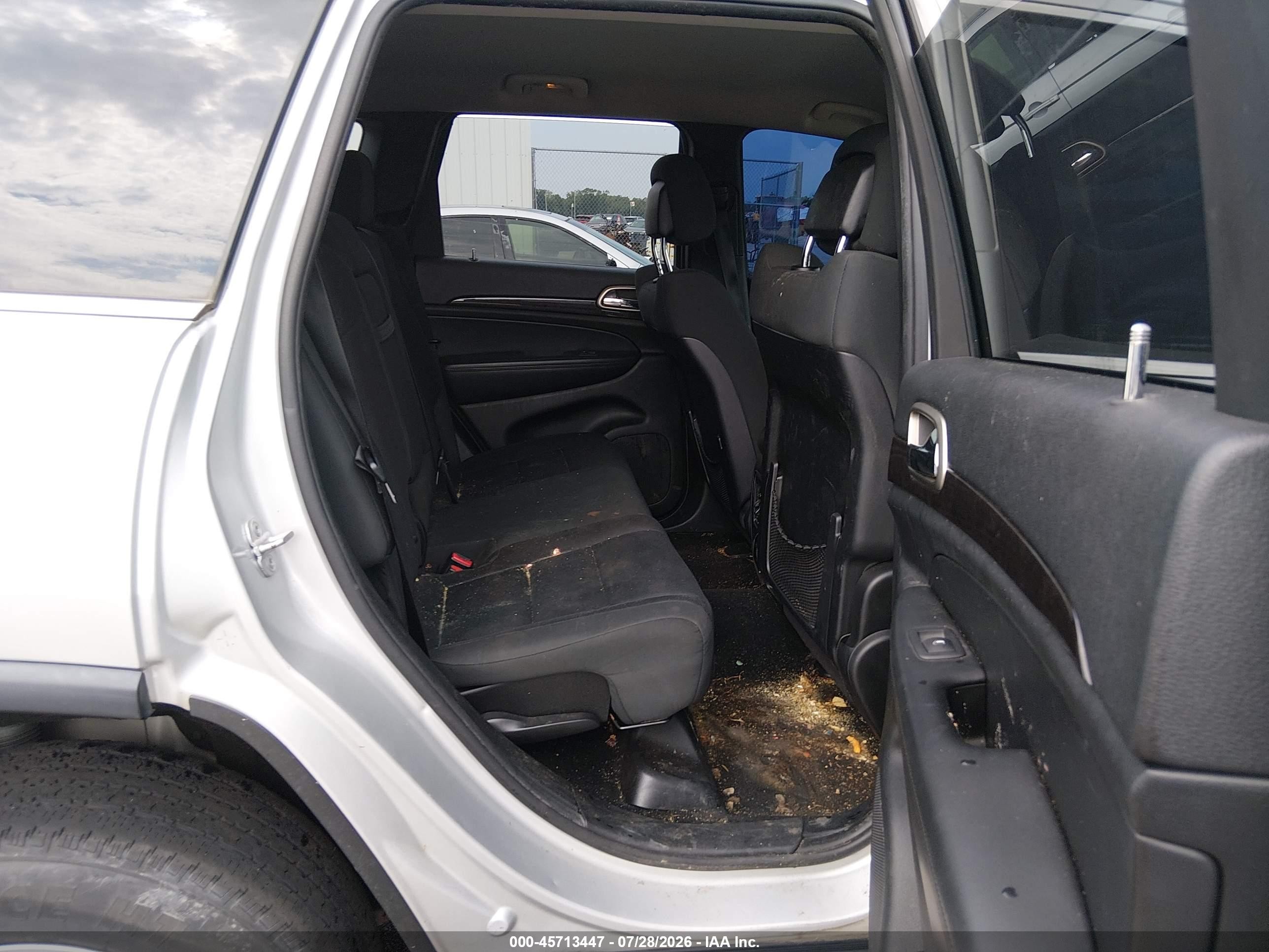 2012 Jeep Grand Cherokee Laredo Серебряный vin: 1C4RJFAGXCC348670