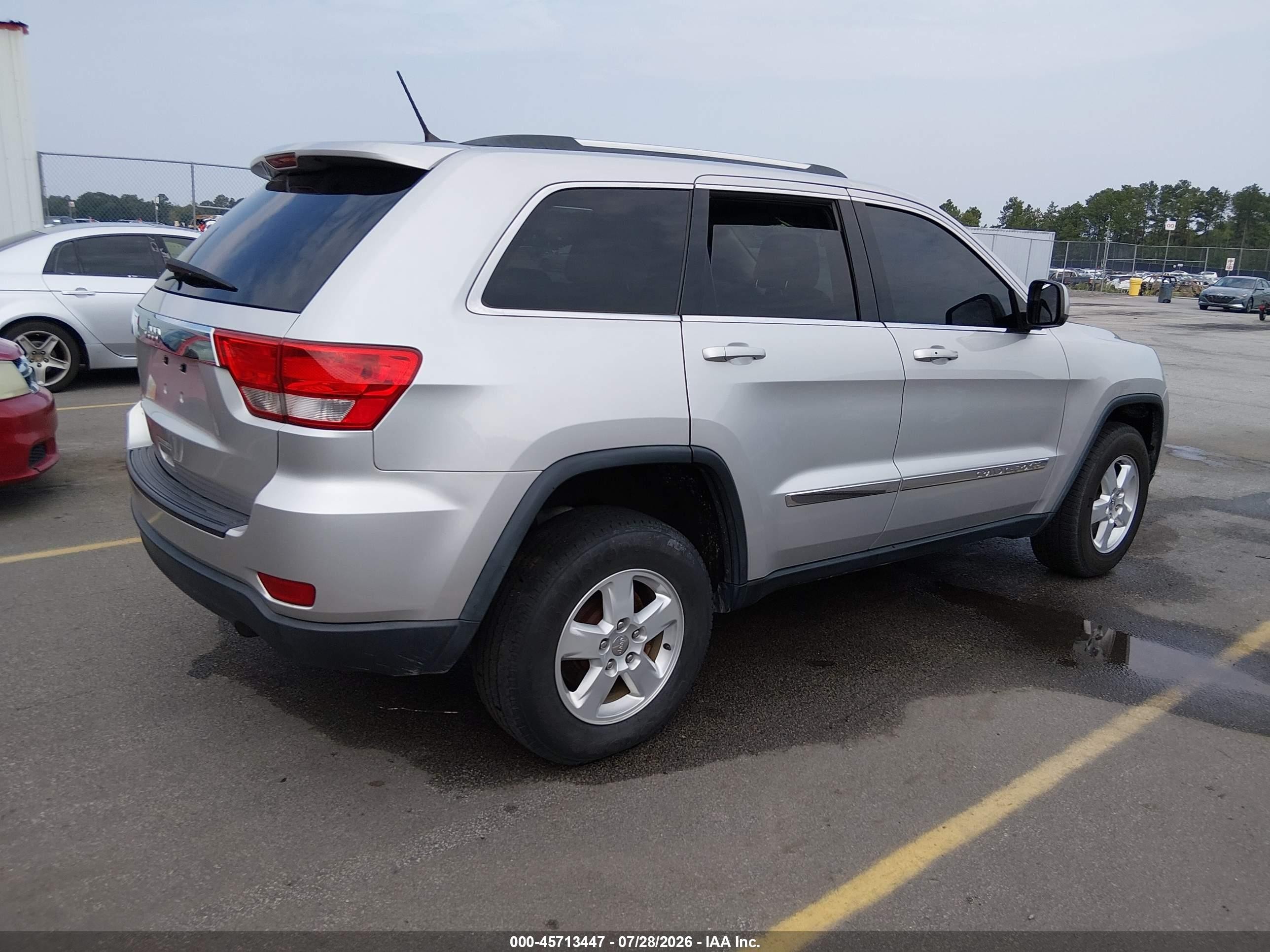 2012 Jeep Grand Cherokee Laredo Серебряный vin: 1C4RJFAGXCC348670