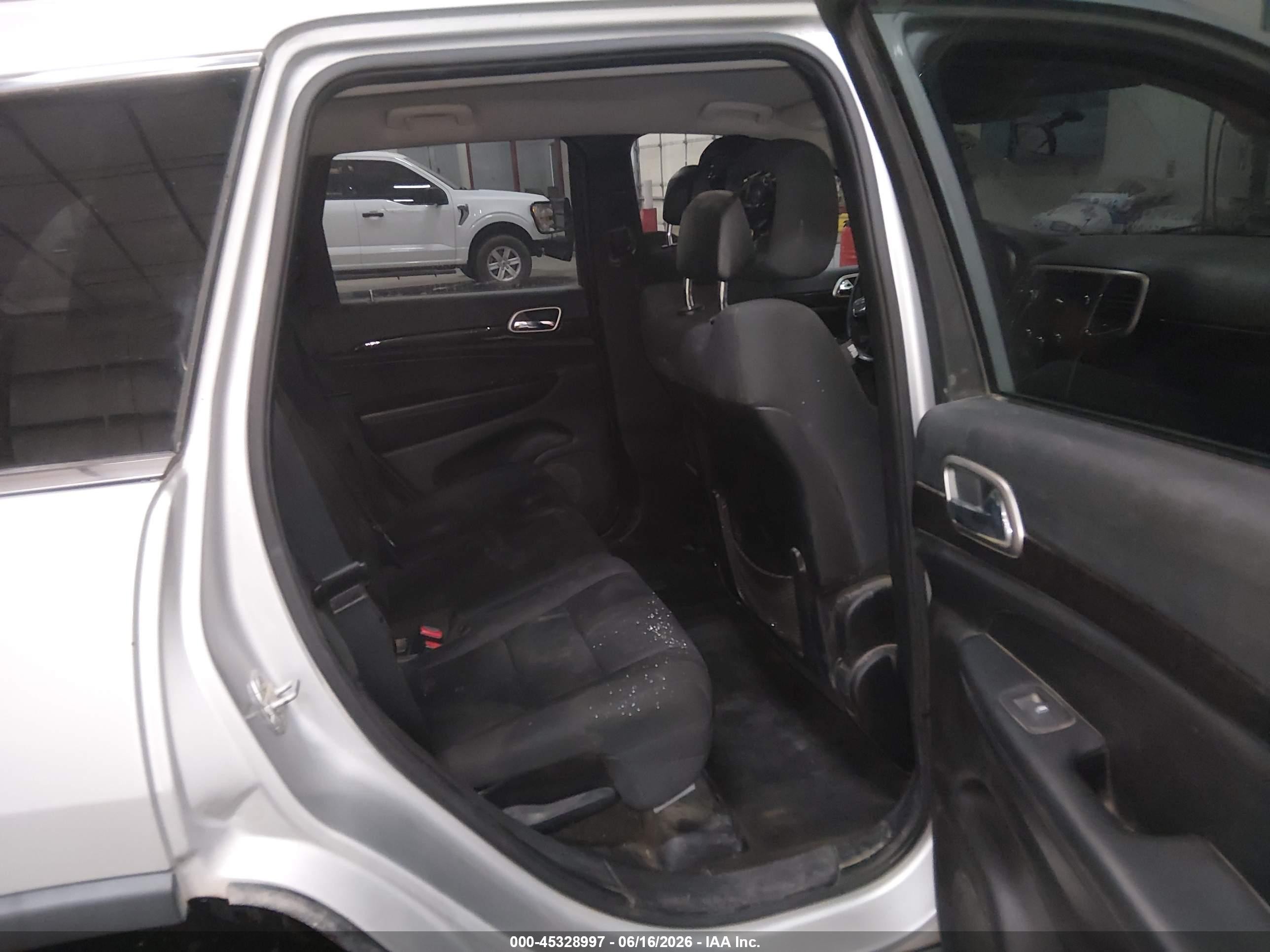 2012 Jeep Grand Cherokee Laredo Серебряный vin: 1C4RJFAGXCC359300