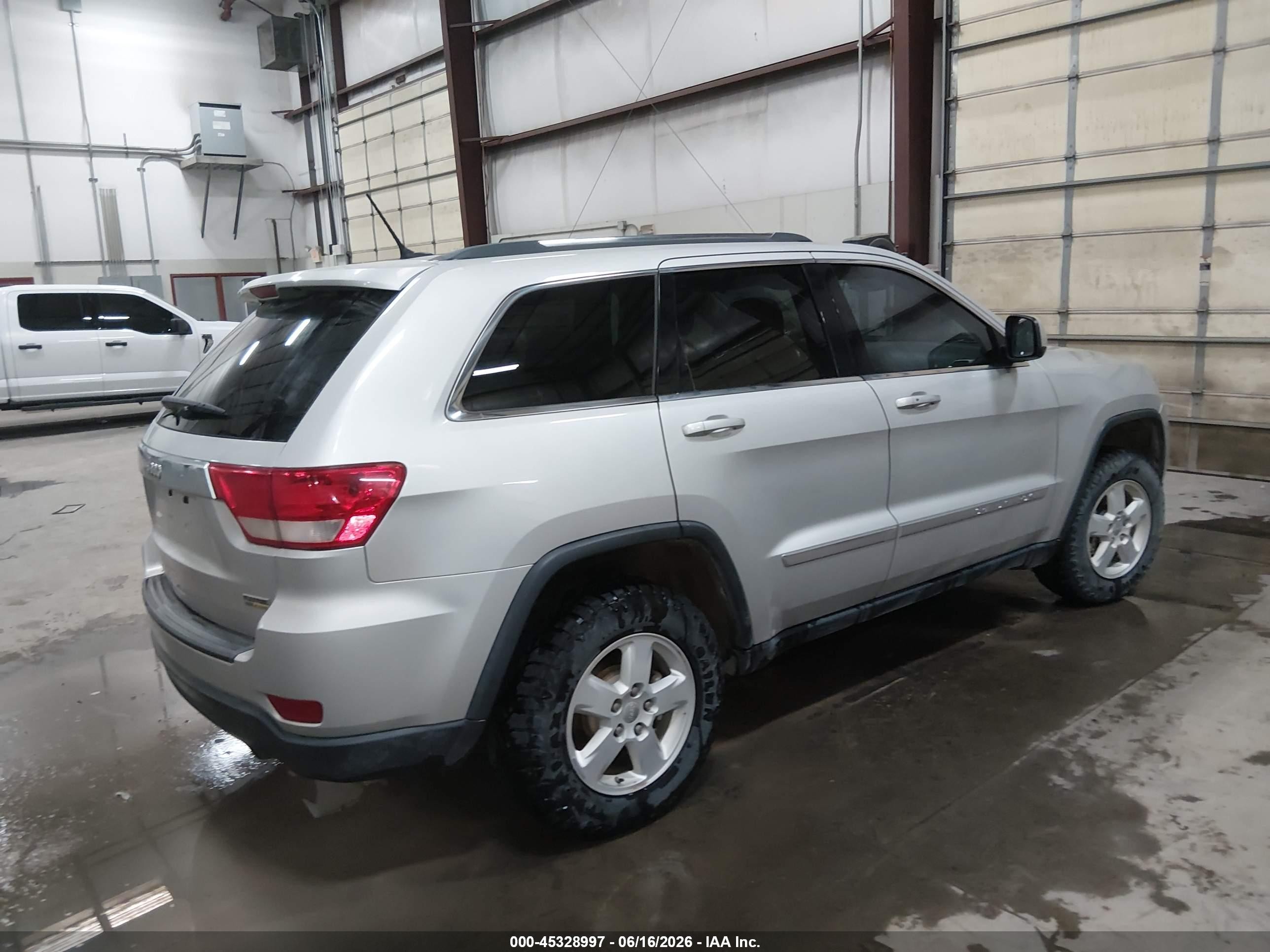2012 Jeep Grand Cherokee Laredo Серебряный vin: 1C4RJFAGXCC359300