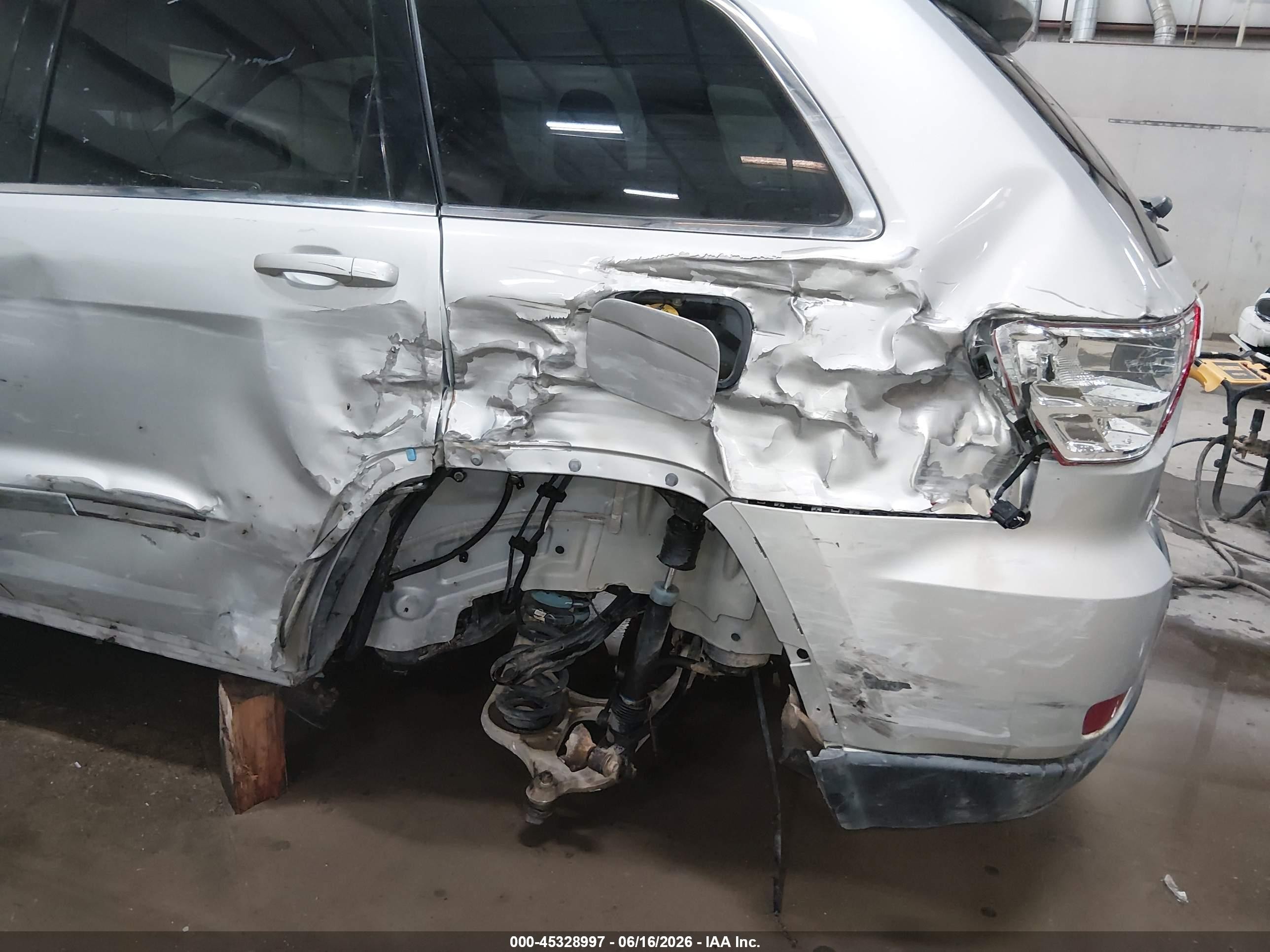 2012 Jeep Grand Cherokee Laredo Серебряный vin: 1C4RJFAGXCC359300