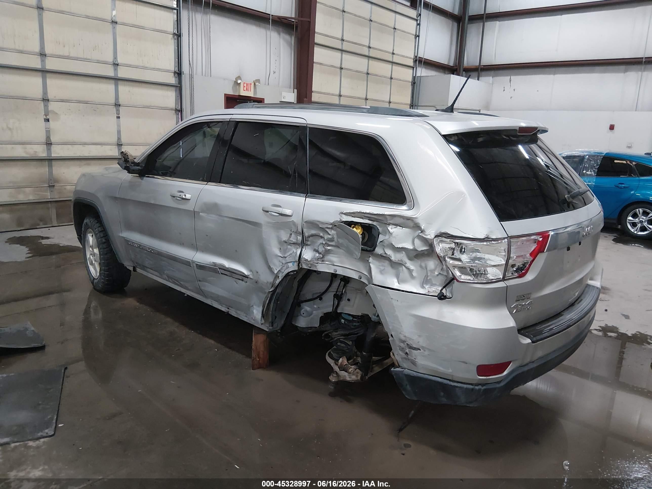 2012 Jeep Grand Cherokee Laredo Серебряный vin: 1C4RJFAGXCC359300