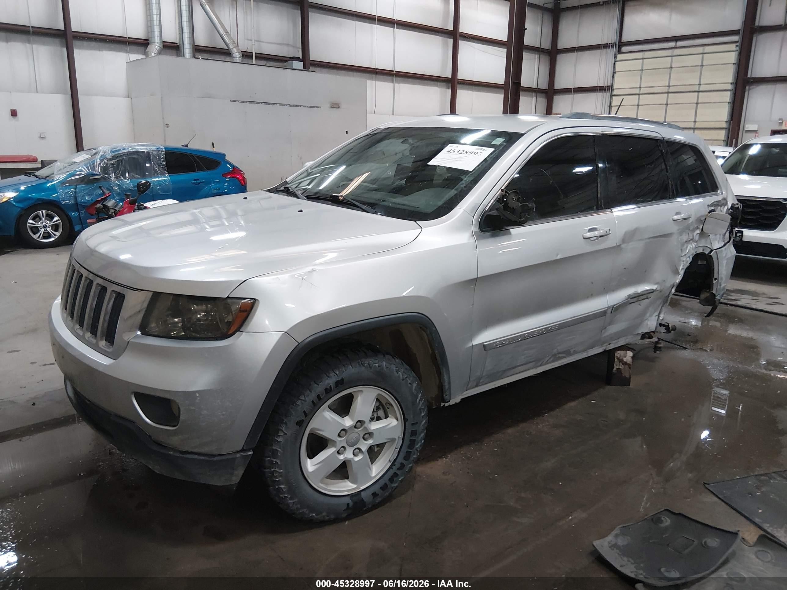 2012 Jeep Grand Cherokee Laredo Серебряный vin: 1C4RJFAGXCC359300