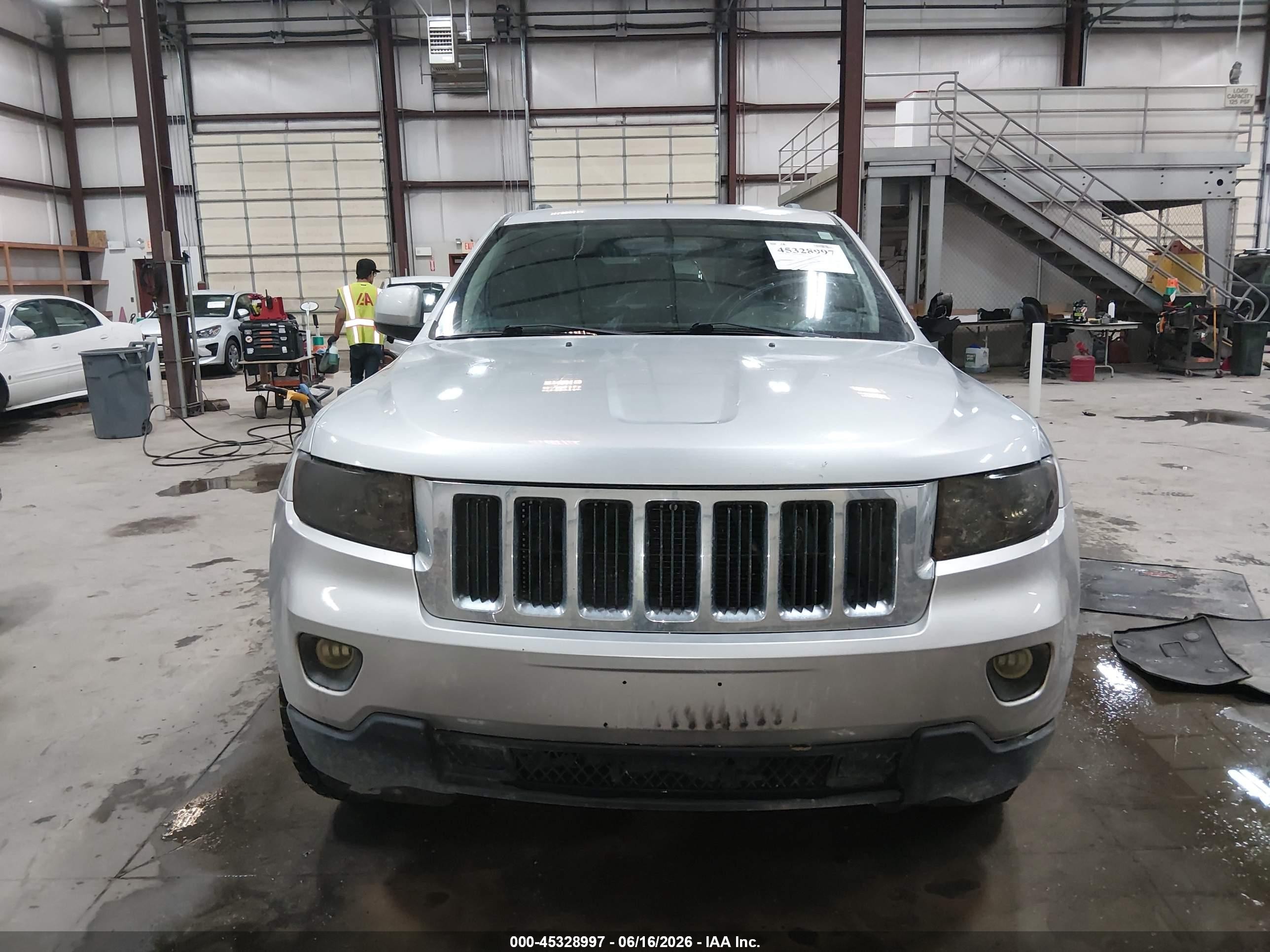 2012 Jeep Grand Cherokee Laredo Серебряный vin: 1C4RJFAGXCC359300