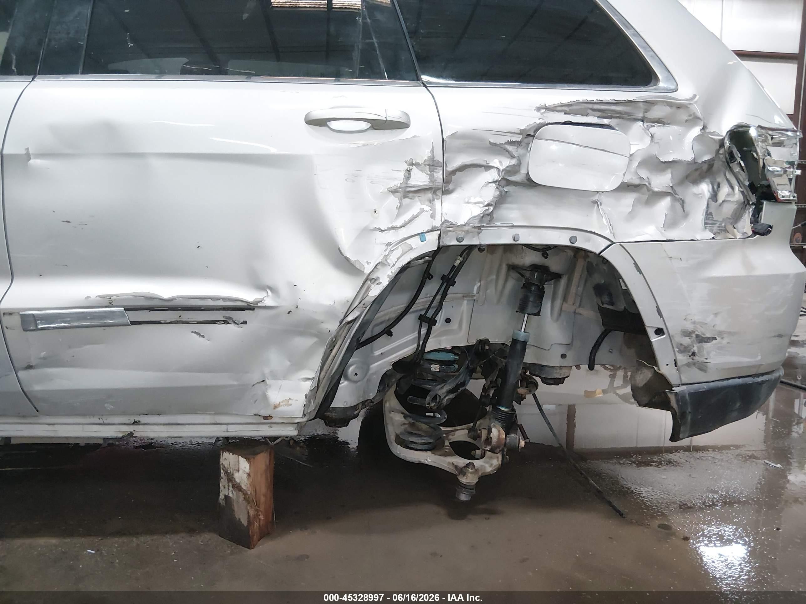 2012 Jeep Grand Cherokee Laredo Серебряный vin: 1C4RJFAGXCC359300