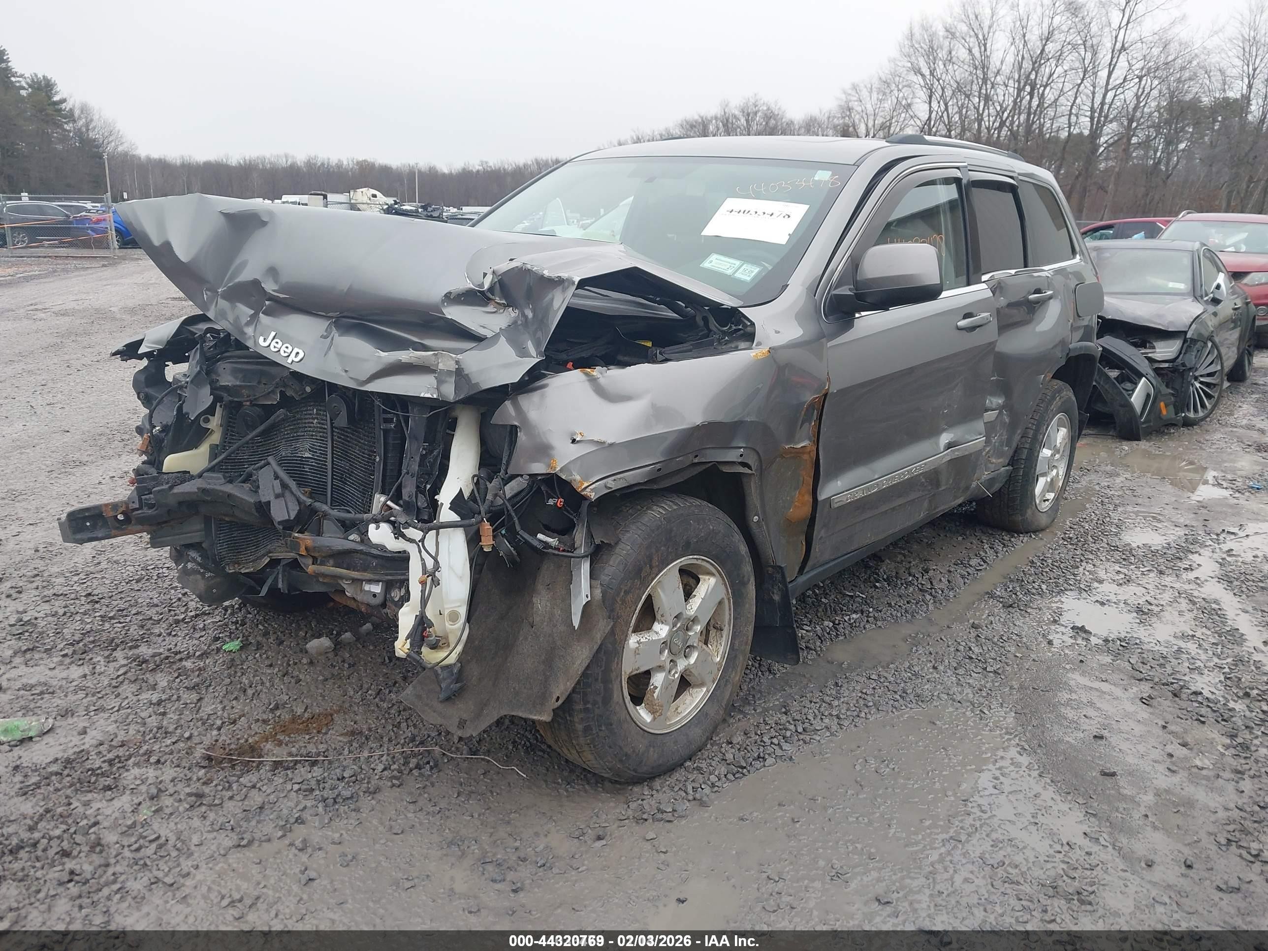 2013 Jeep Grand Cherokee Laredo Gray vin: 1C4RJFAGXDC506961