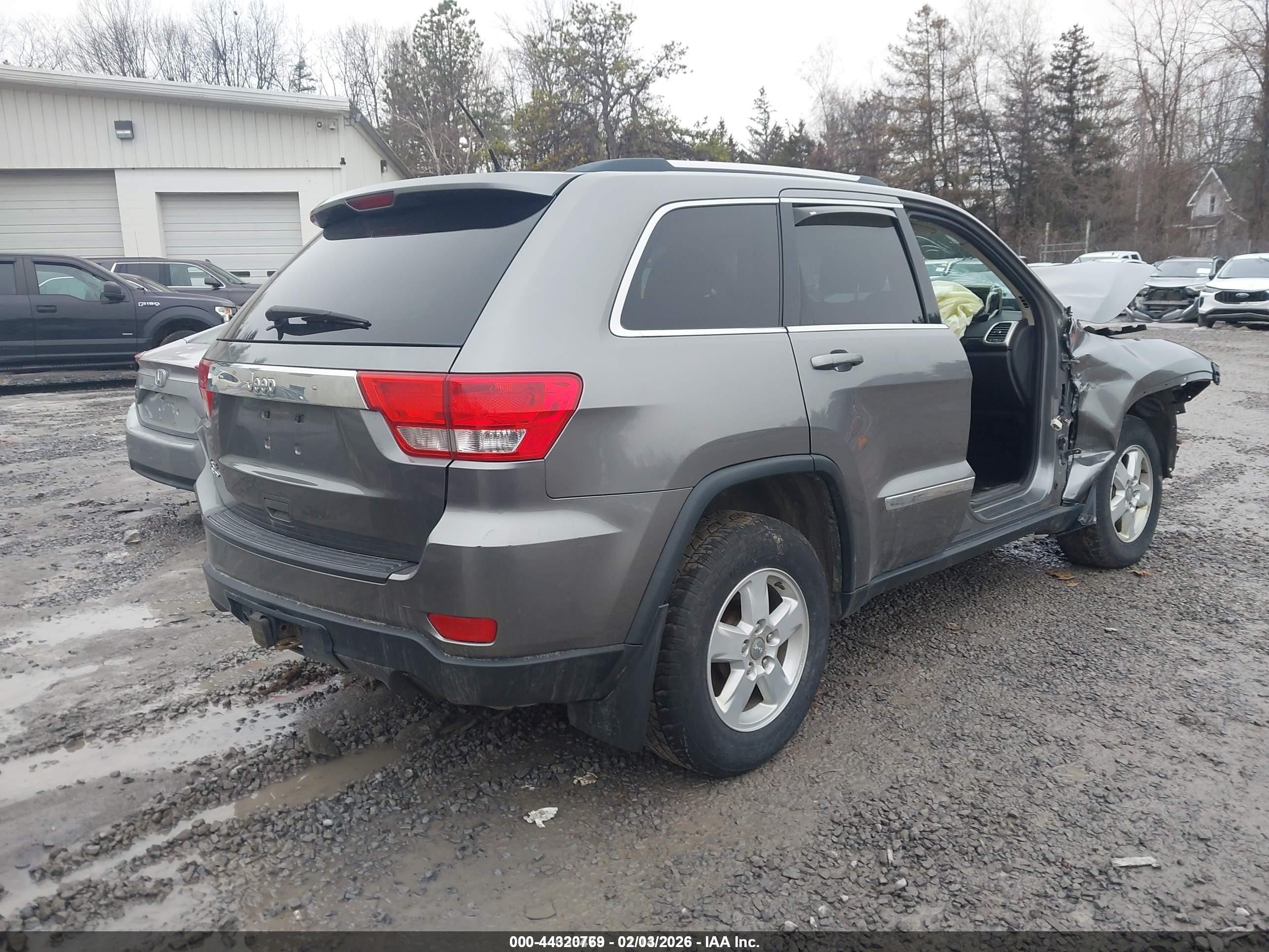 2013 Jeep Grand Cherokee Laredo Gray vin: 1C4RJFAGXDC506961