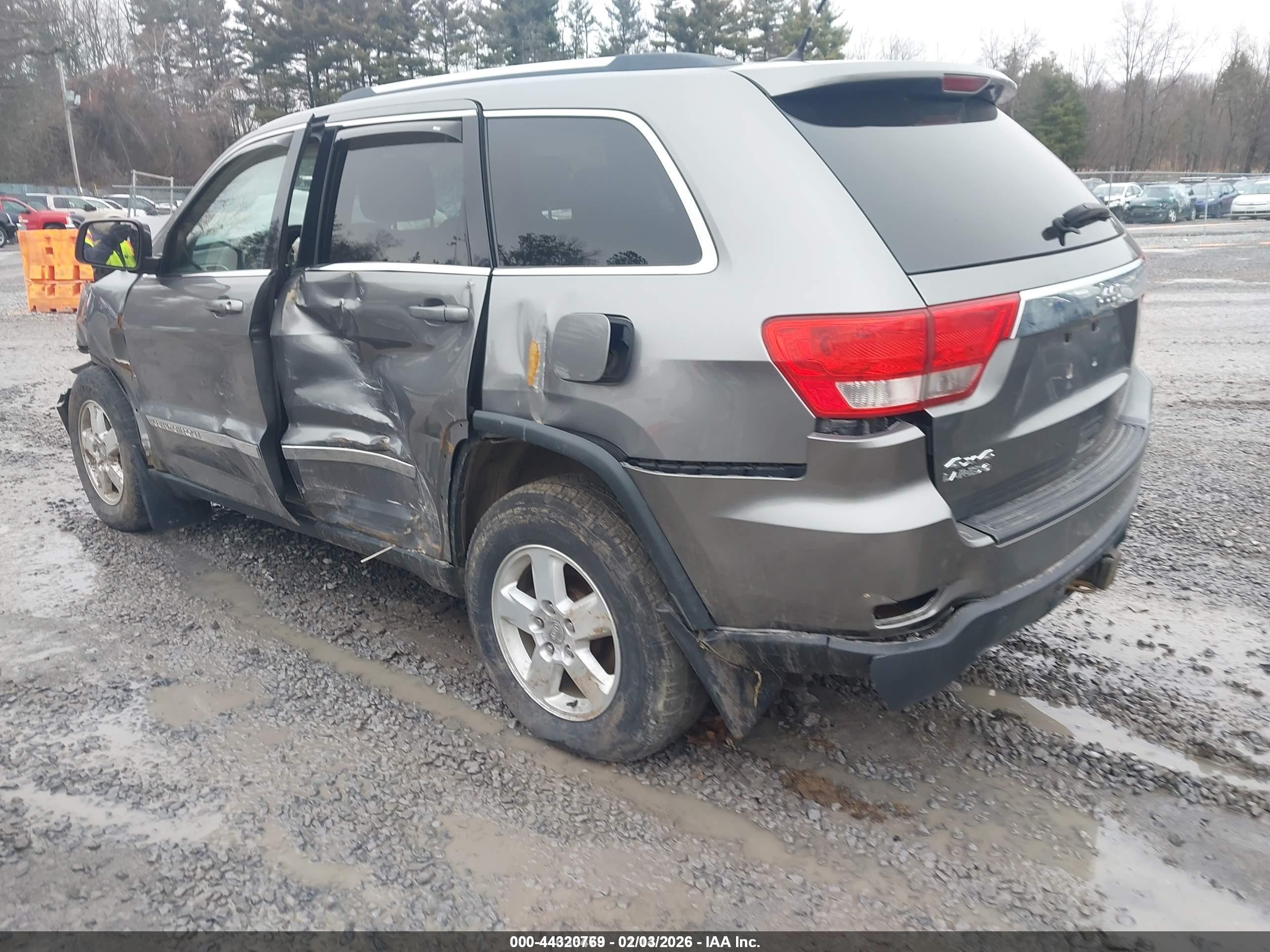 2013 Jeep Grand Cherokee Laredo Gray vin: 1C4RJFAGXDC506961