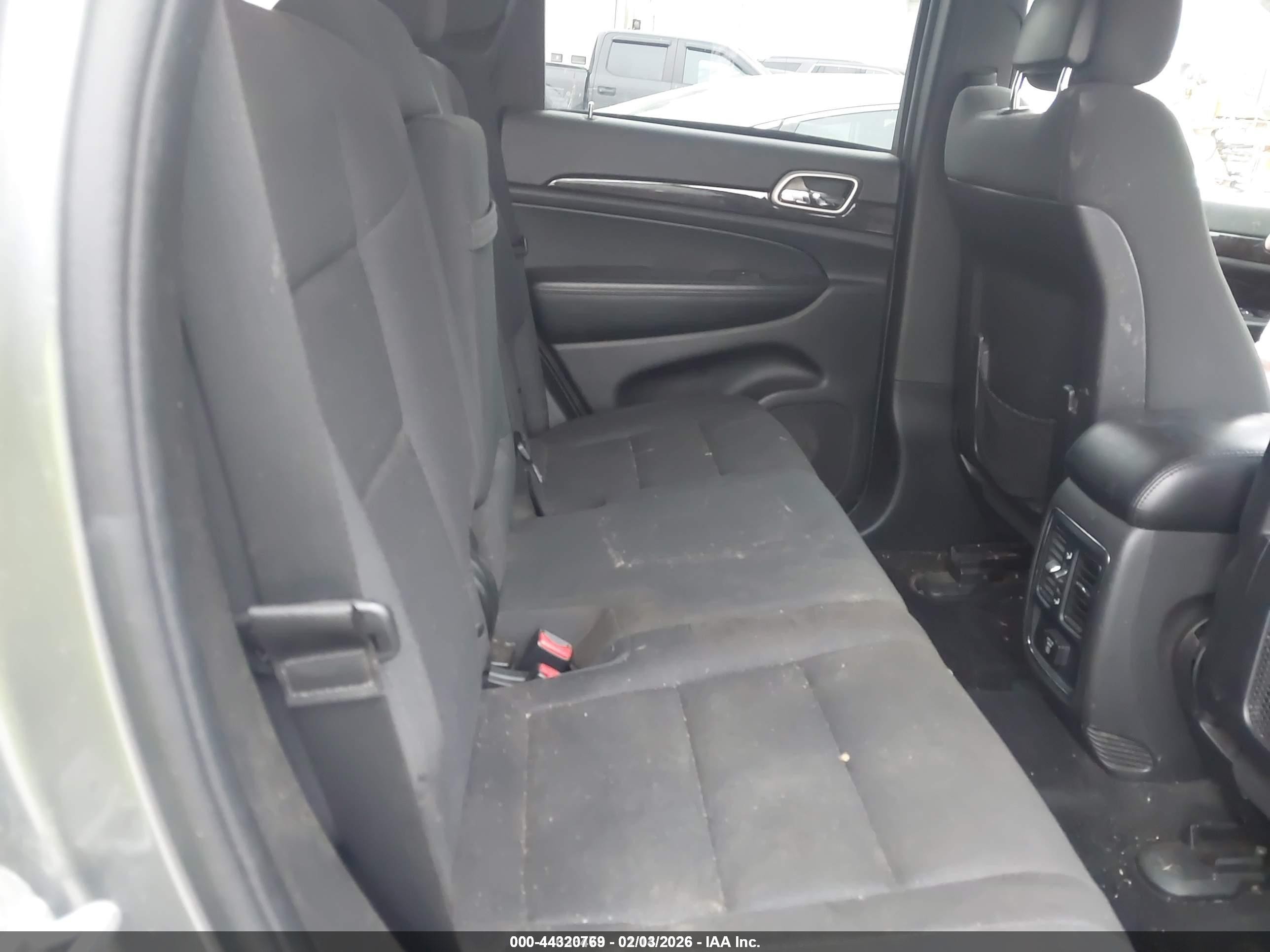 2013 Jeep Grand Cherokee Laredo Gray vin: 1C4RJFAGXDC506961