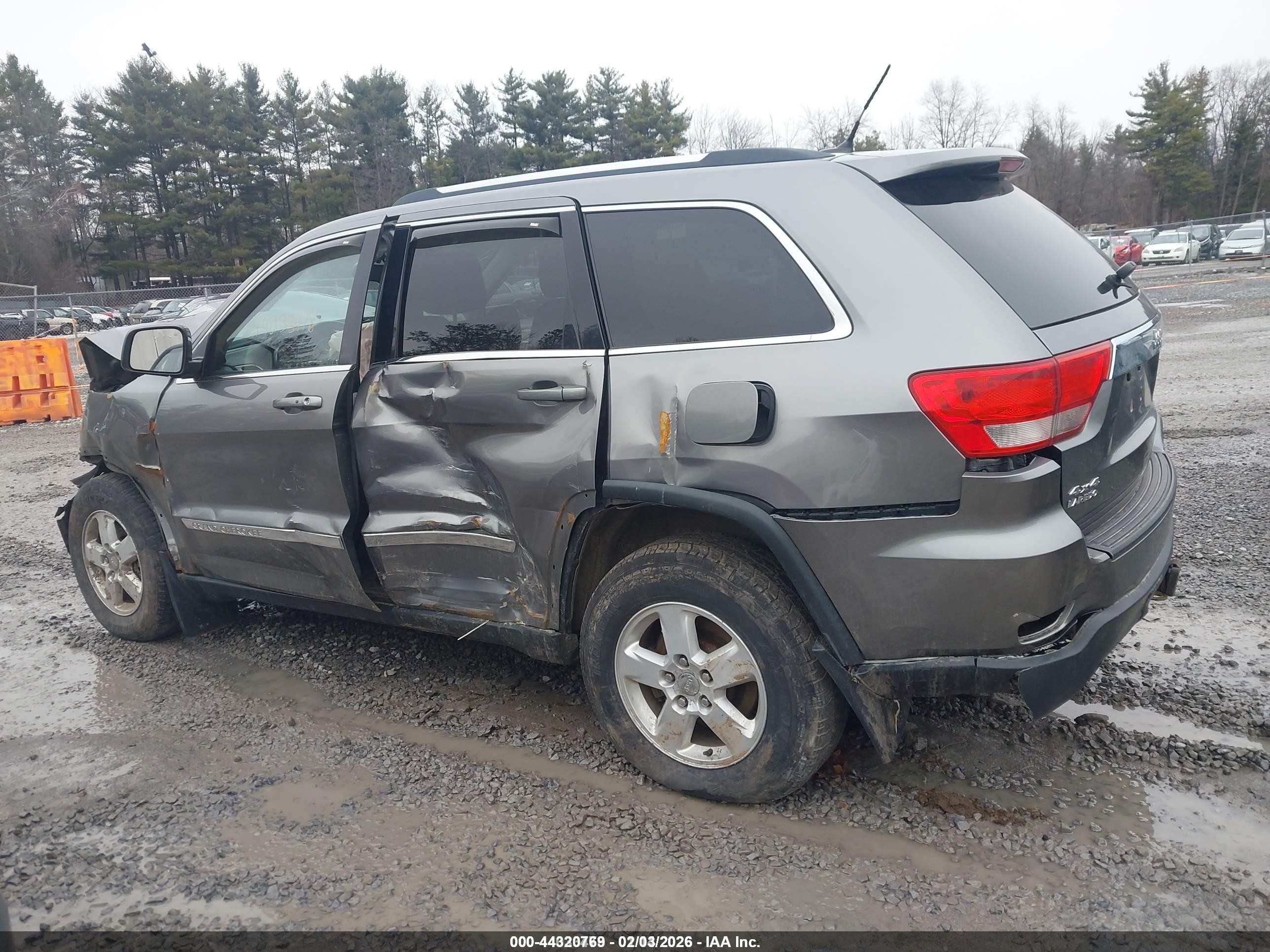 2013 Jeep Grand Cherokee Laredo Gray vin: 1C4RJFAGXDC506961