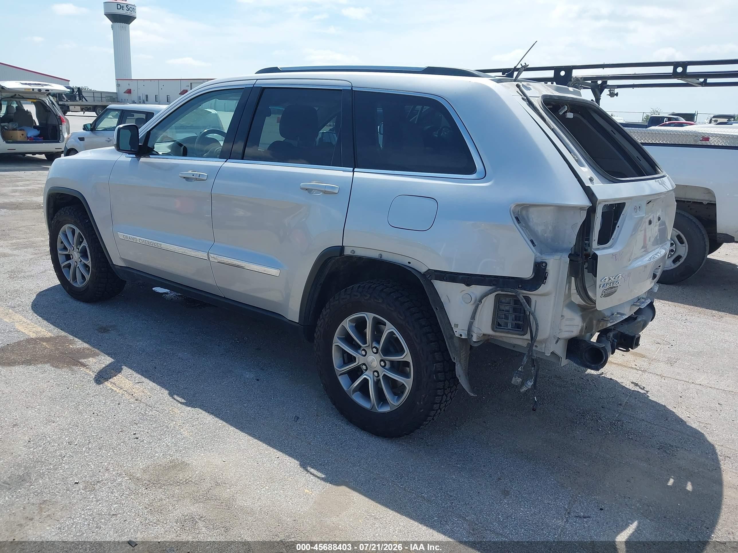 2013 Jeep Grand Cherokee Laredo Серебряный vin: 1C4RJFAGXDC518303