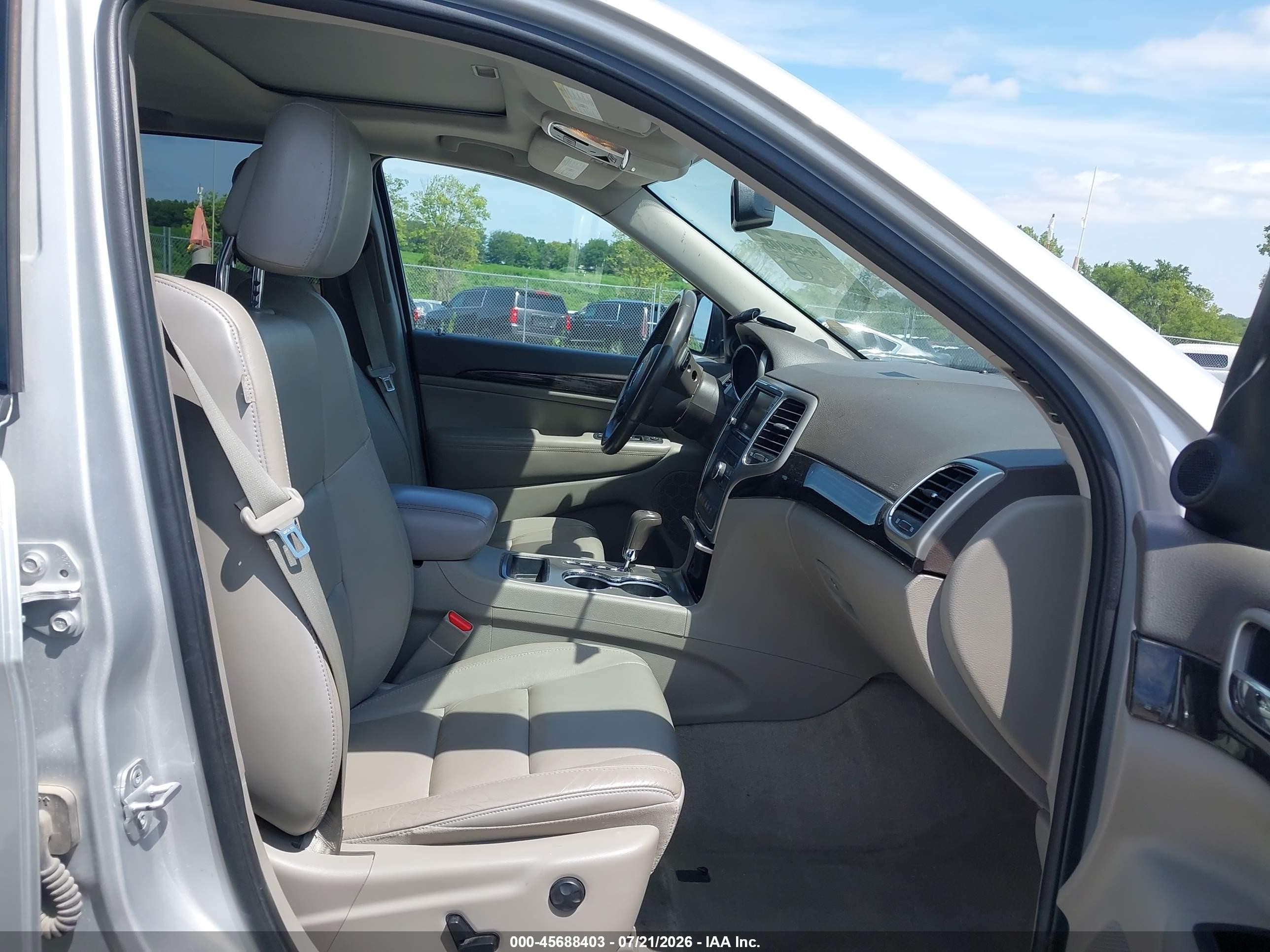 2013 Jeep Grand Cherokee Laredo Серебряный vin: 1C4RJFAGXDC518303