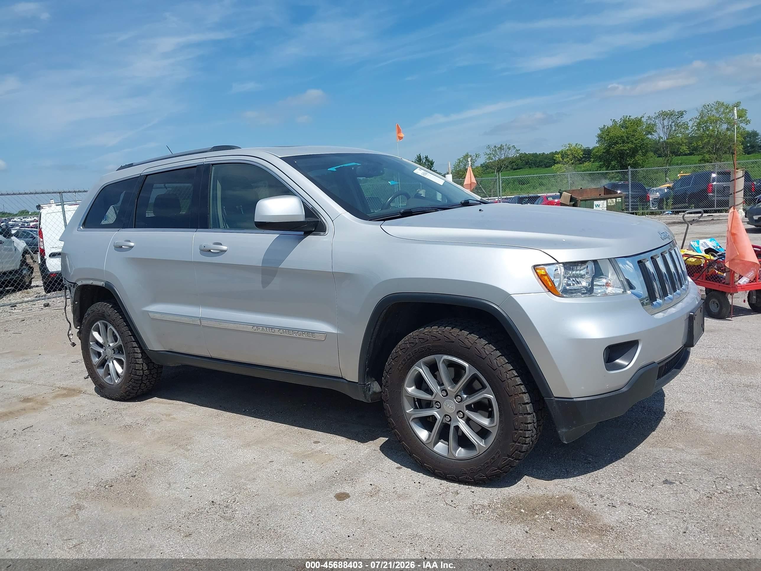 2013 Jeep Grand Cherokee Laredo Серебряный vin: 1C4RJFAGXDC518303