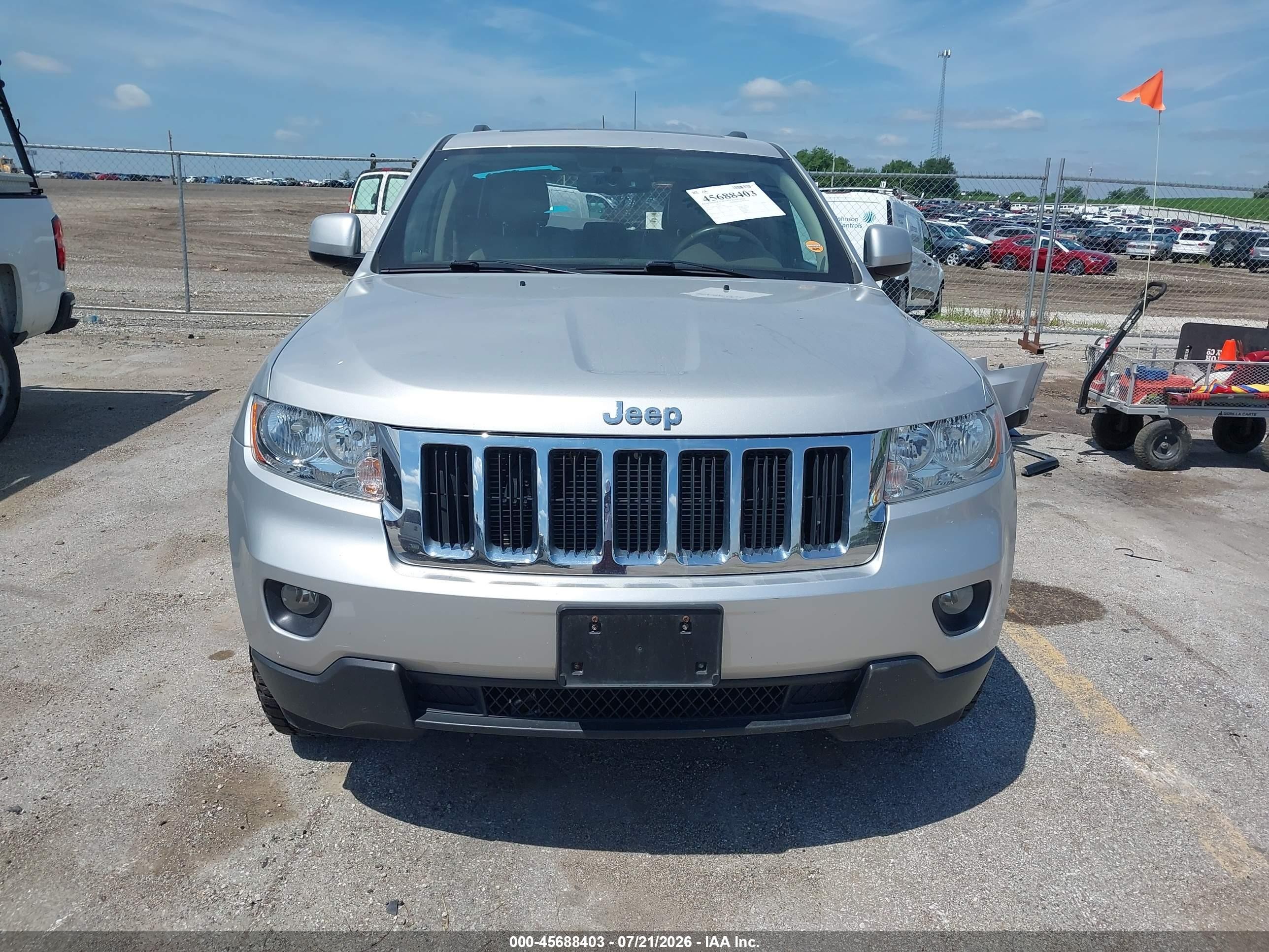 2013 Jeep Grand Cherokee Laredo Серебряный vin: 1C4RJFAGXDC518303