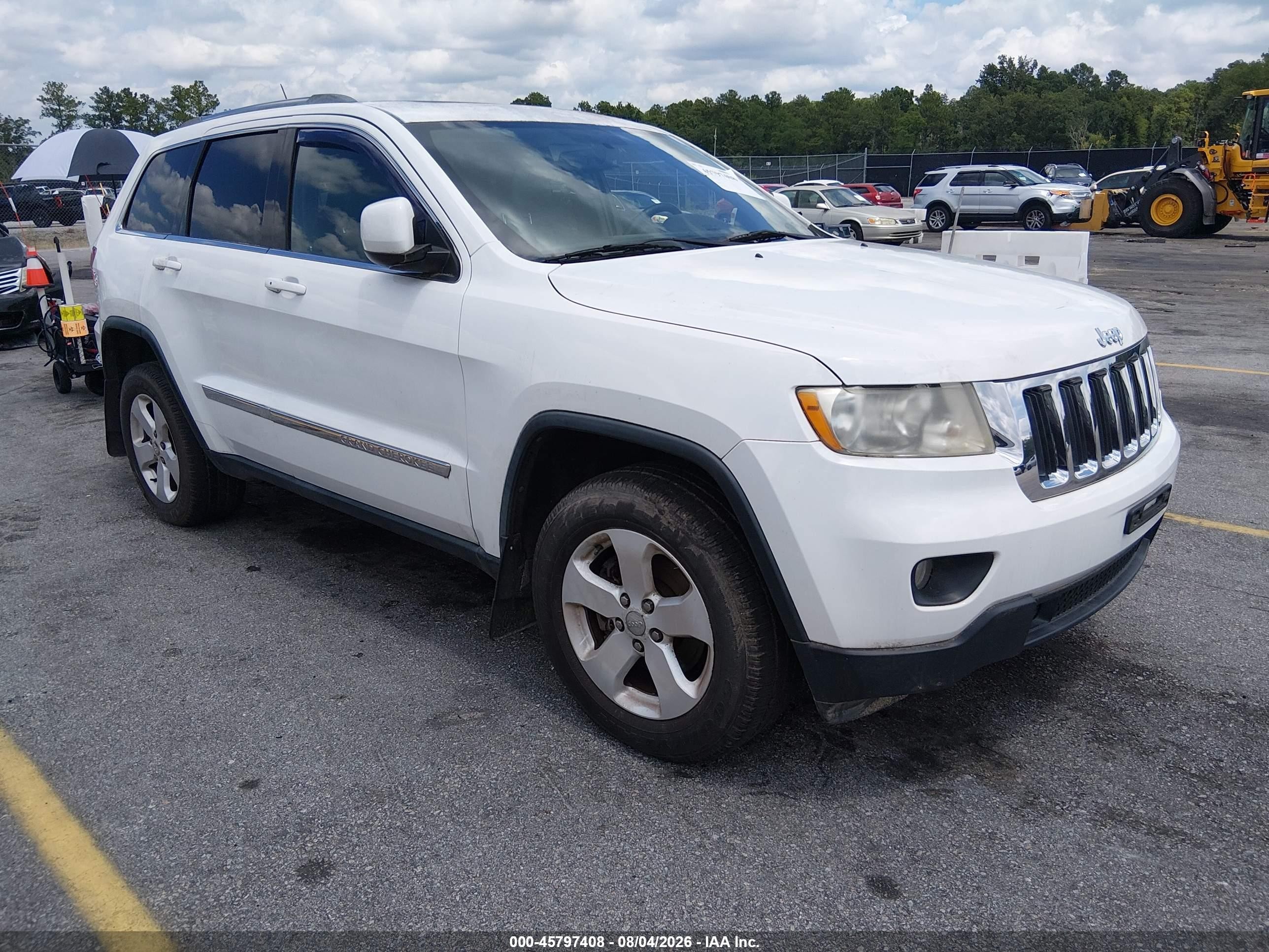 2013 Jeep Grand Cherokee Laredo White vin: 1C4RJFAGXDC532735