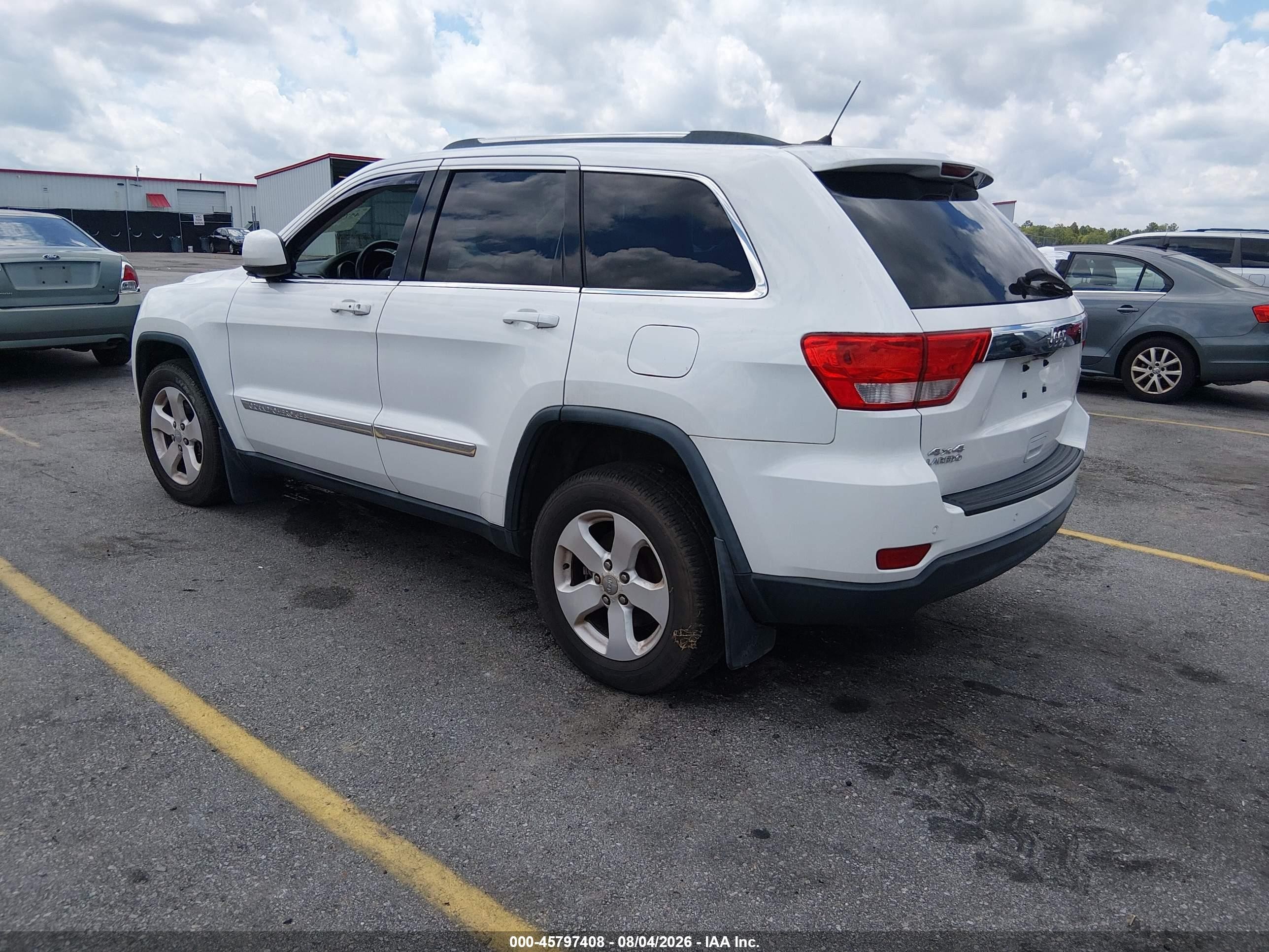 2013 Jeep Grand Cherokee Laredo White vin: 1C4RJFAGXDC532735