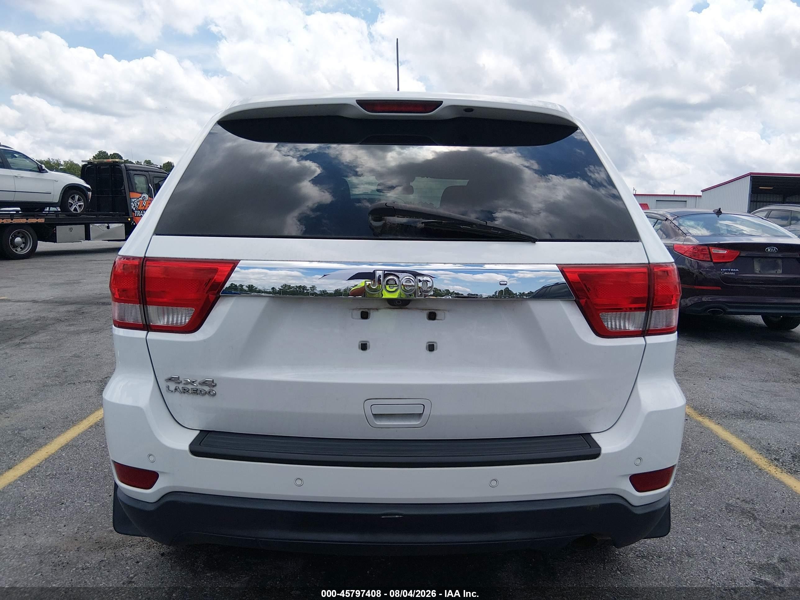 2013 Jeep Grand Cherokee Laredo White vin: 1C4RJFAGXDC532735