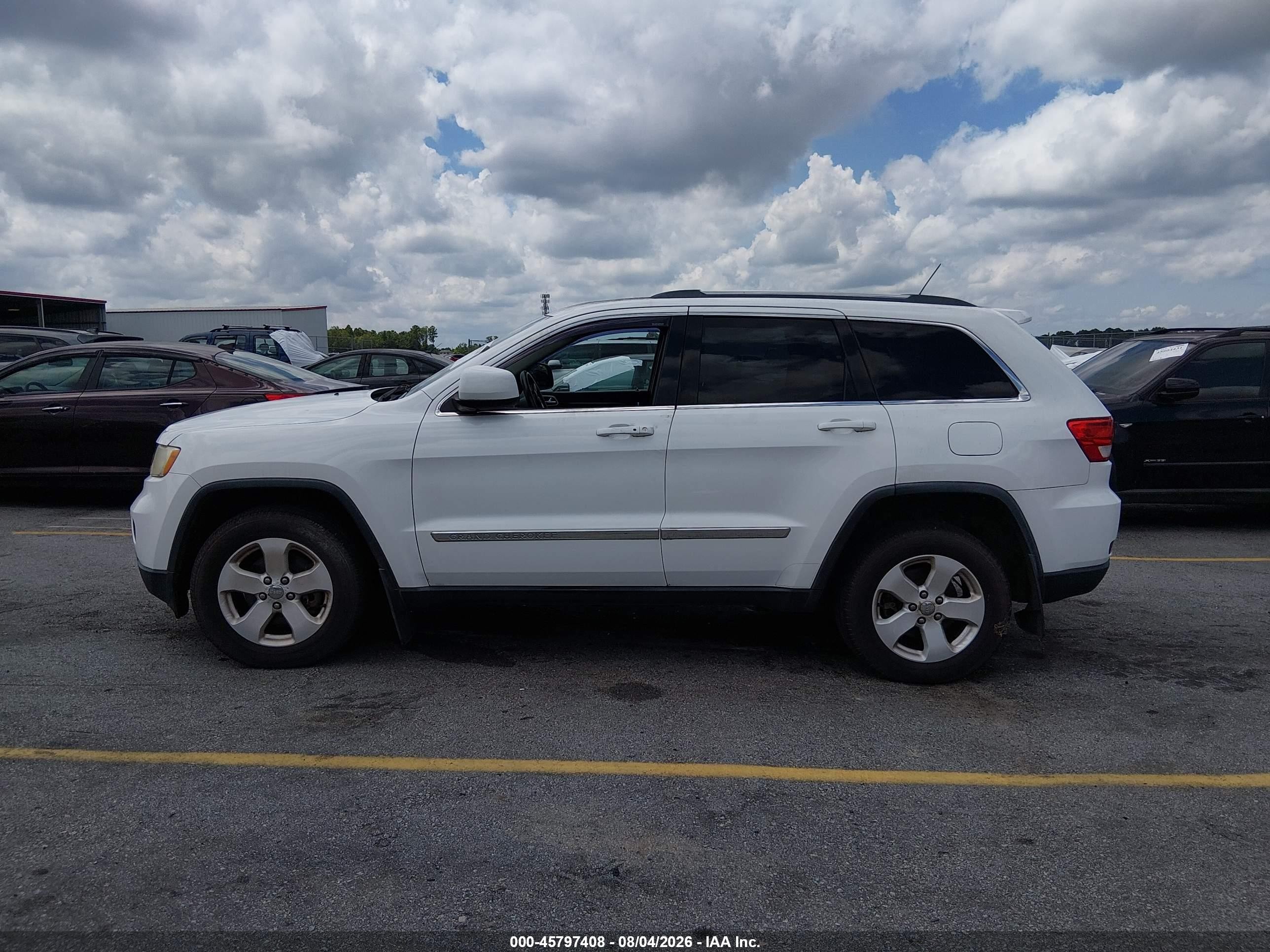 2013 Jeep Grand Cherokee Laredo White vin: 1C4RJFAGXDC532735