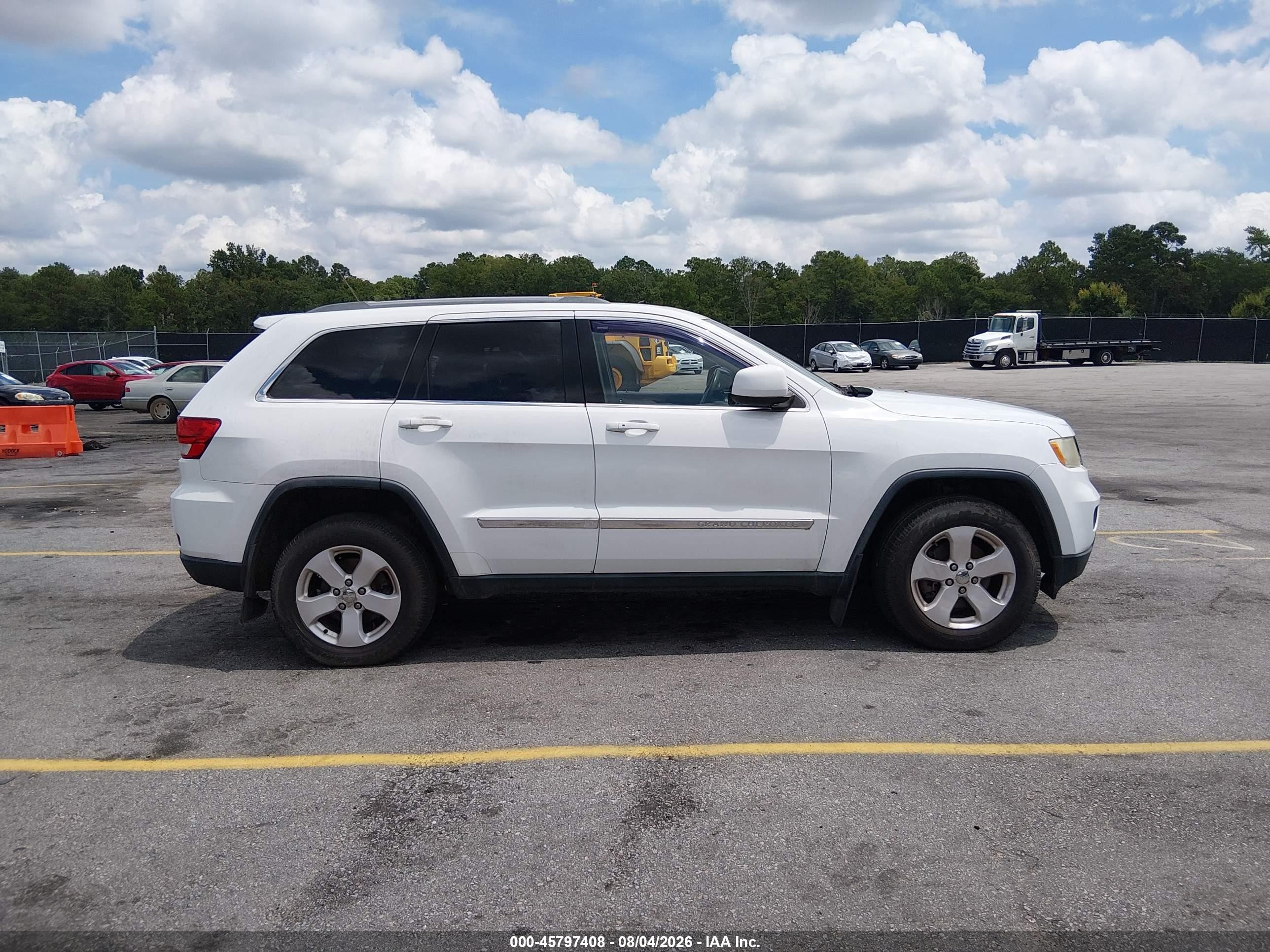 2013 Jeep Grand Cherokee Laredo White vin: 1C4RJFAGXDC532735