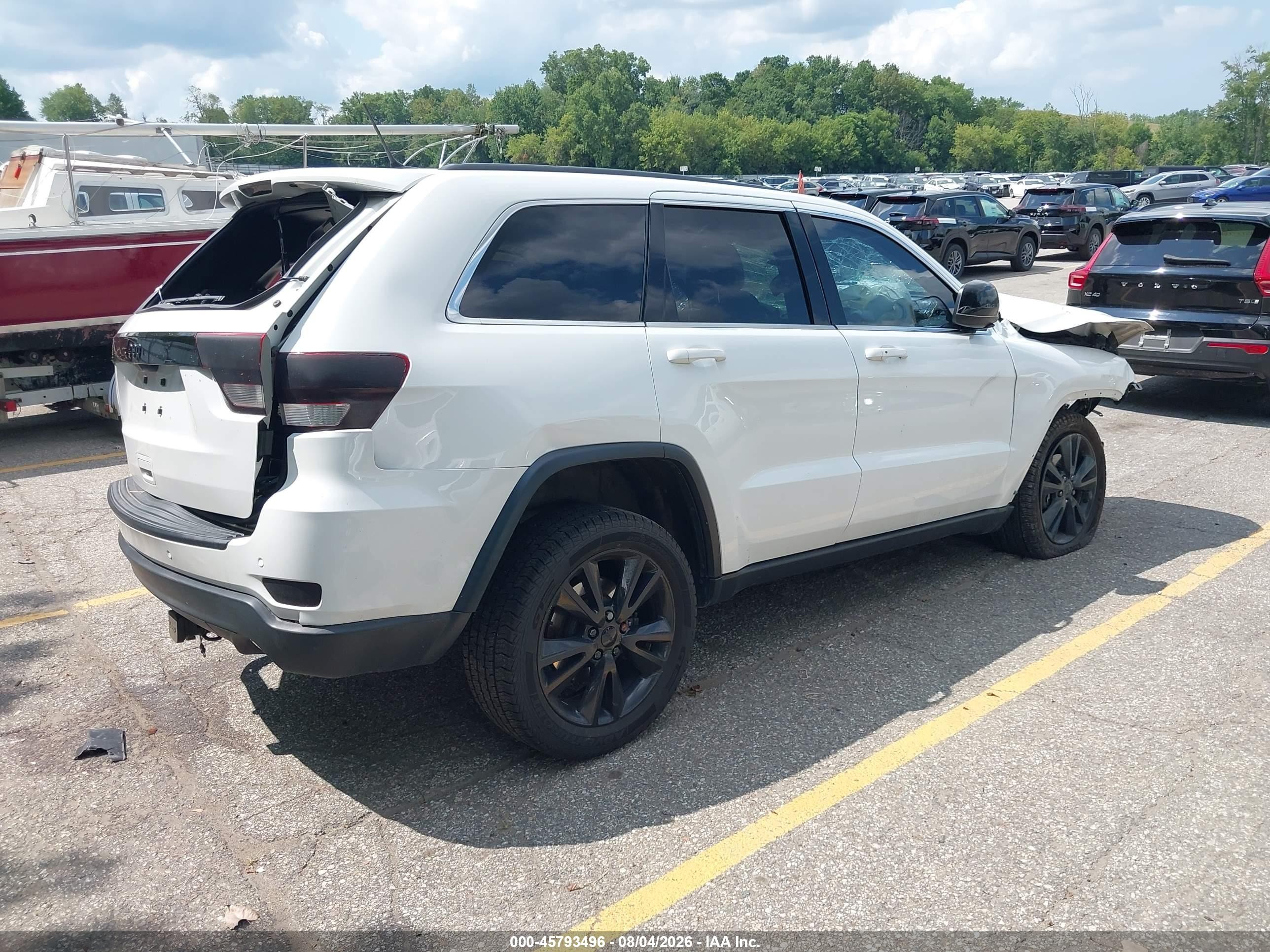 2013 Jeep Grand Cherokee Laredo Altitude White vin: 1C4RJFAGXDC572930
