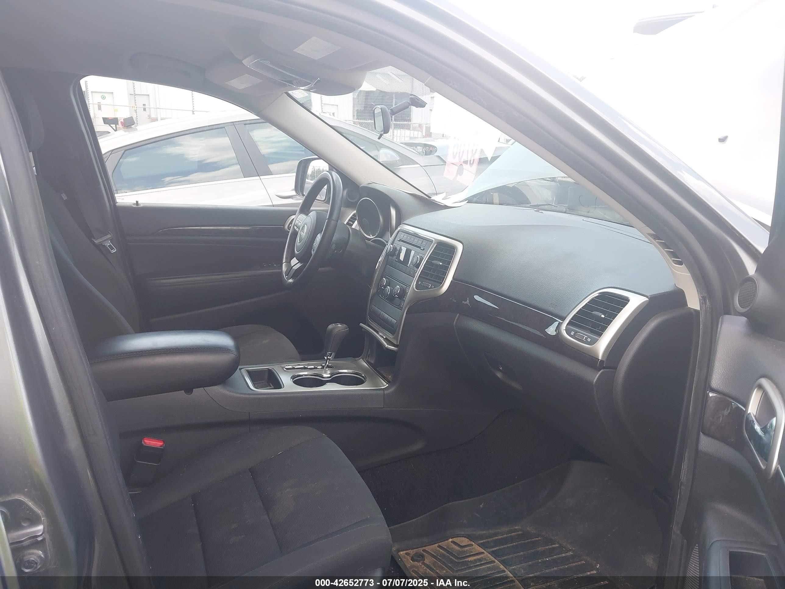 2013 Jeep Grand Cherokee Laredo Gray vin: 1C4RJFAGXDC583622