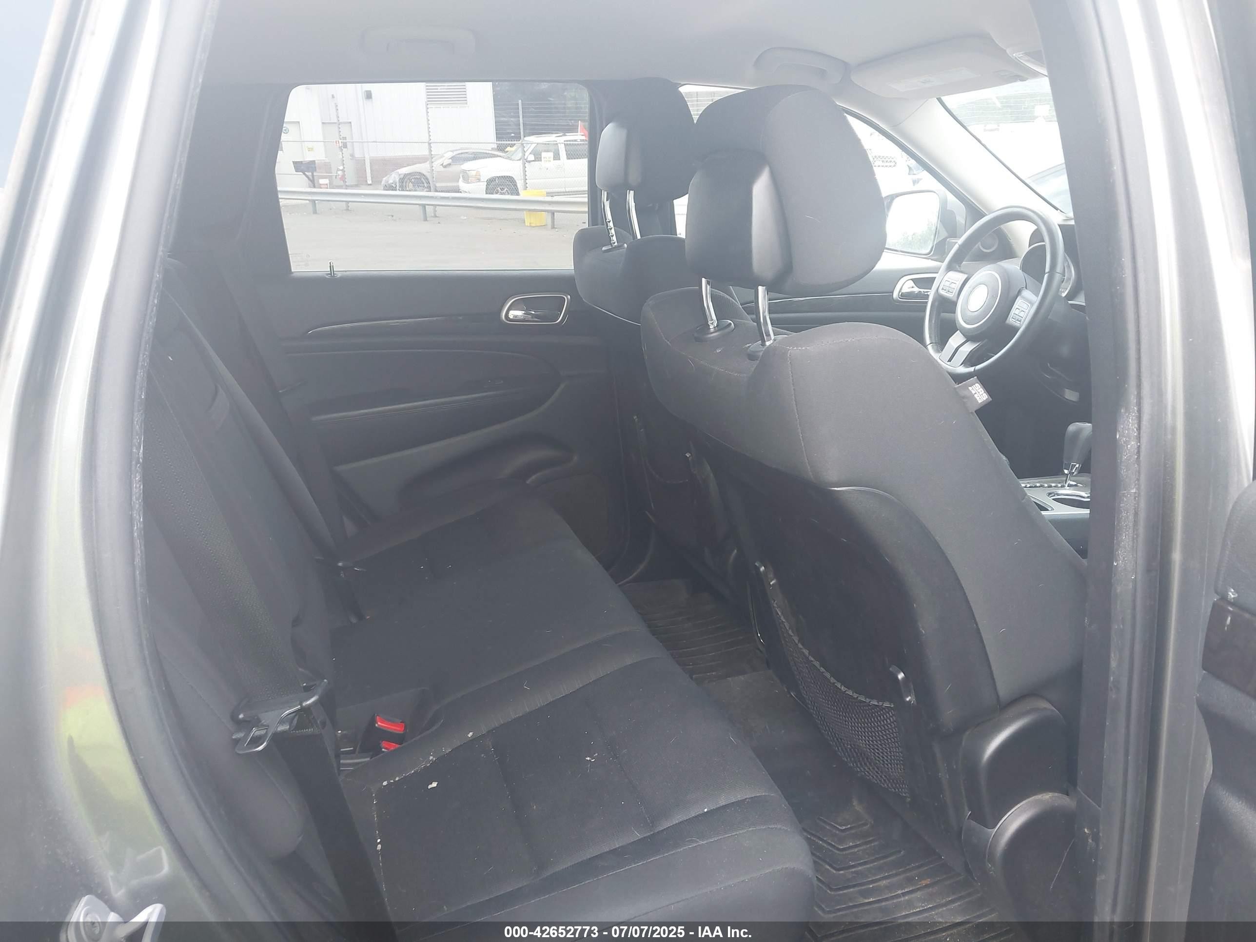 2013 Jeep Grand Cherokee Laredo Gray vin: 1C4RJFAGXDC583622