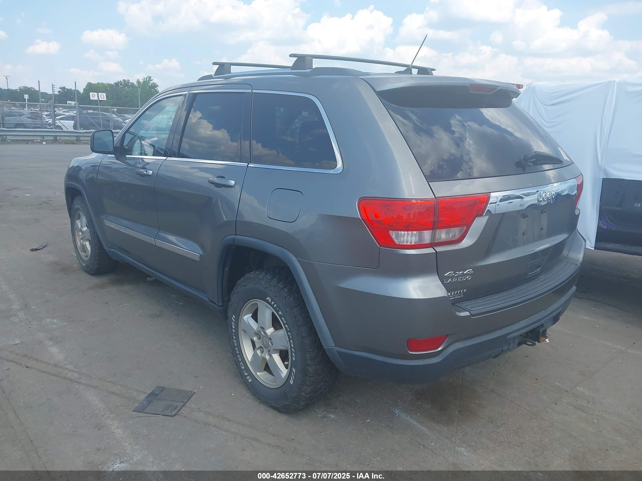 2013 Jeep Grand Cherokee Laredo Gray vin: 1C4RJFAGXDC583622