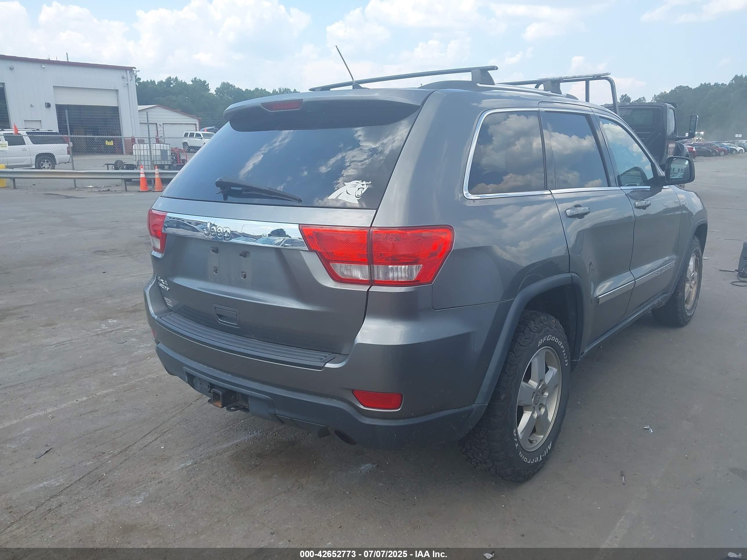 2013 Jeep Grand Cherokee Laredo Gray vin: 1C4RJFAGXDC583622