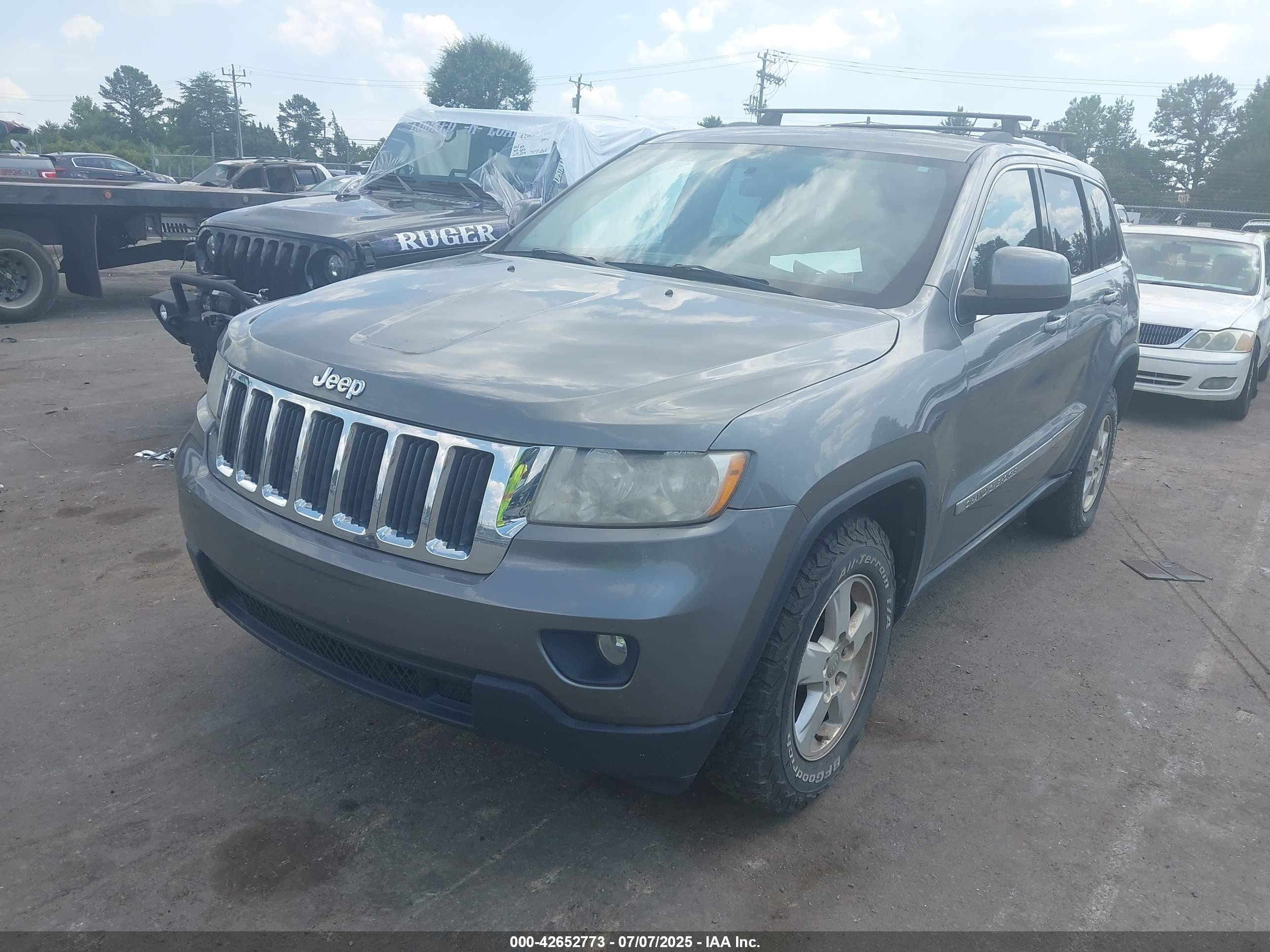 2013 Jeep Grand Cherokee Laredo Gray vin: 1C4RJFAGXDC583622